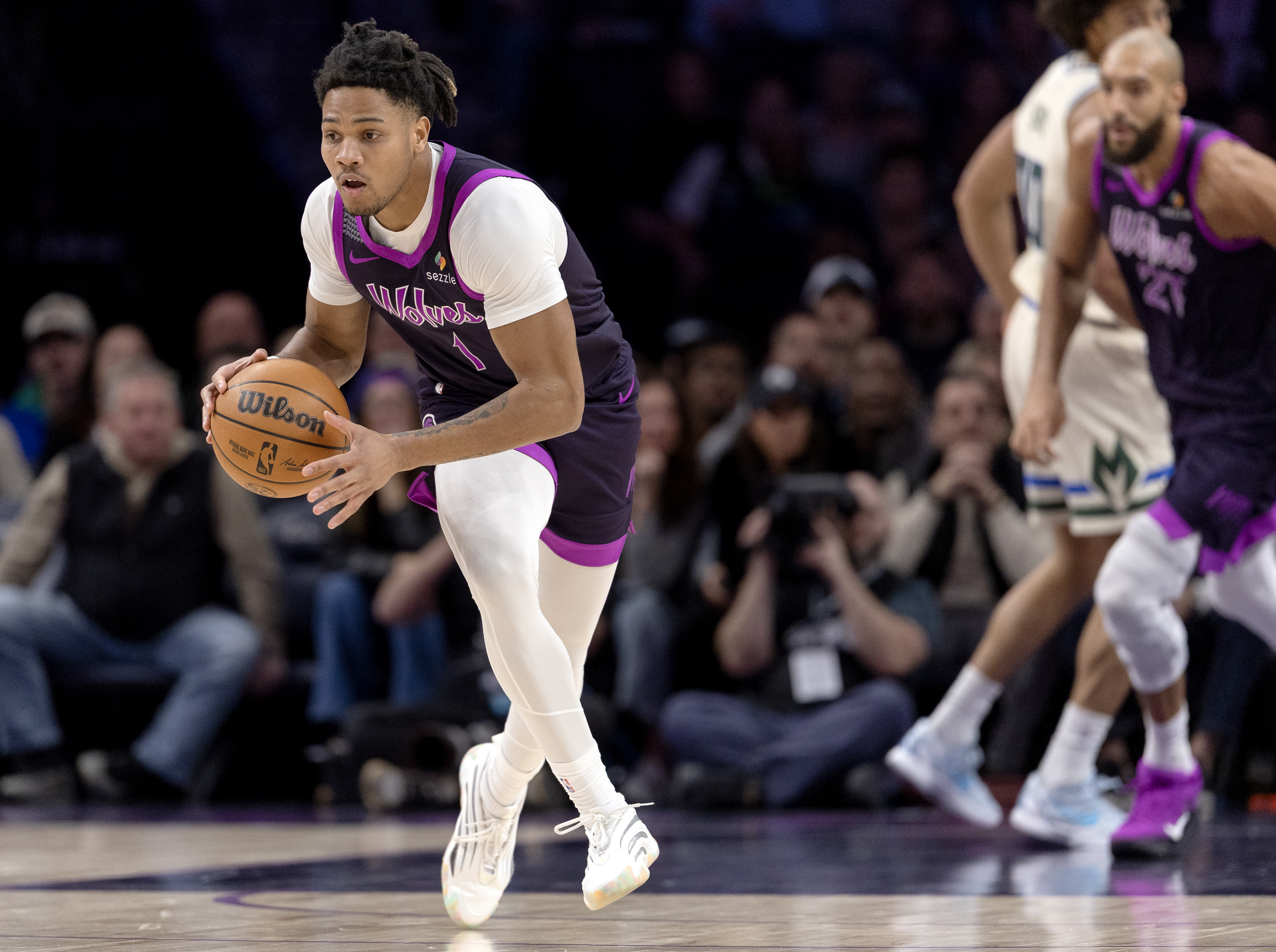 Bucks rookie Jabari Parker out for season after tearing ACL in left knee, image size:4200x3136