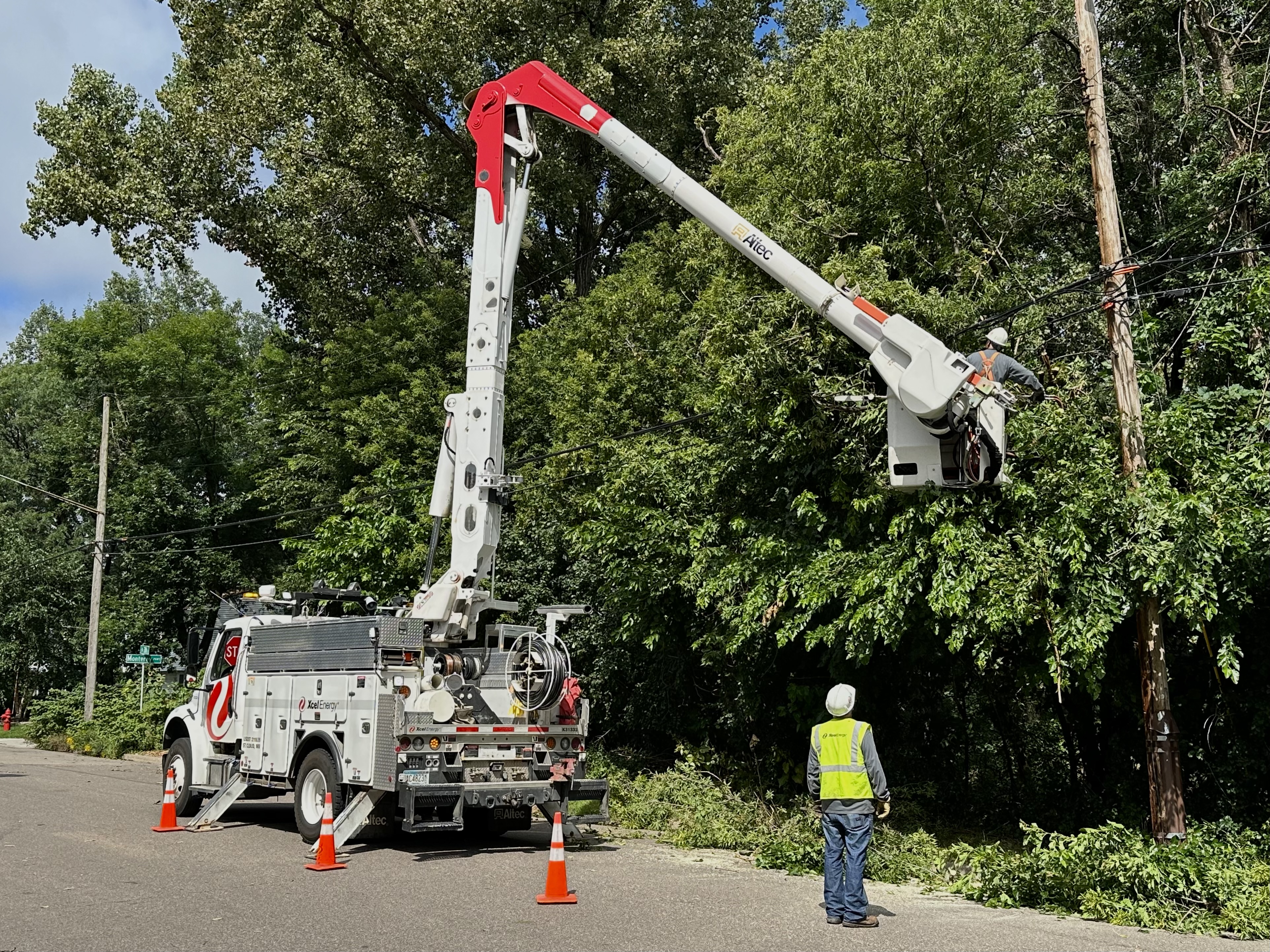 Thousands in Twin Cities still without power after storms in Minnesota