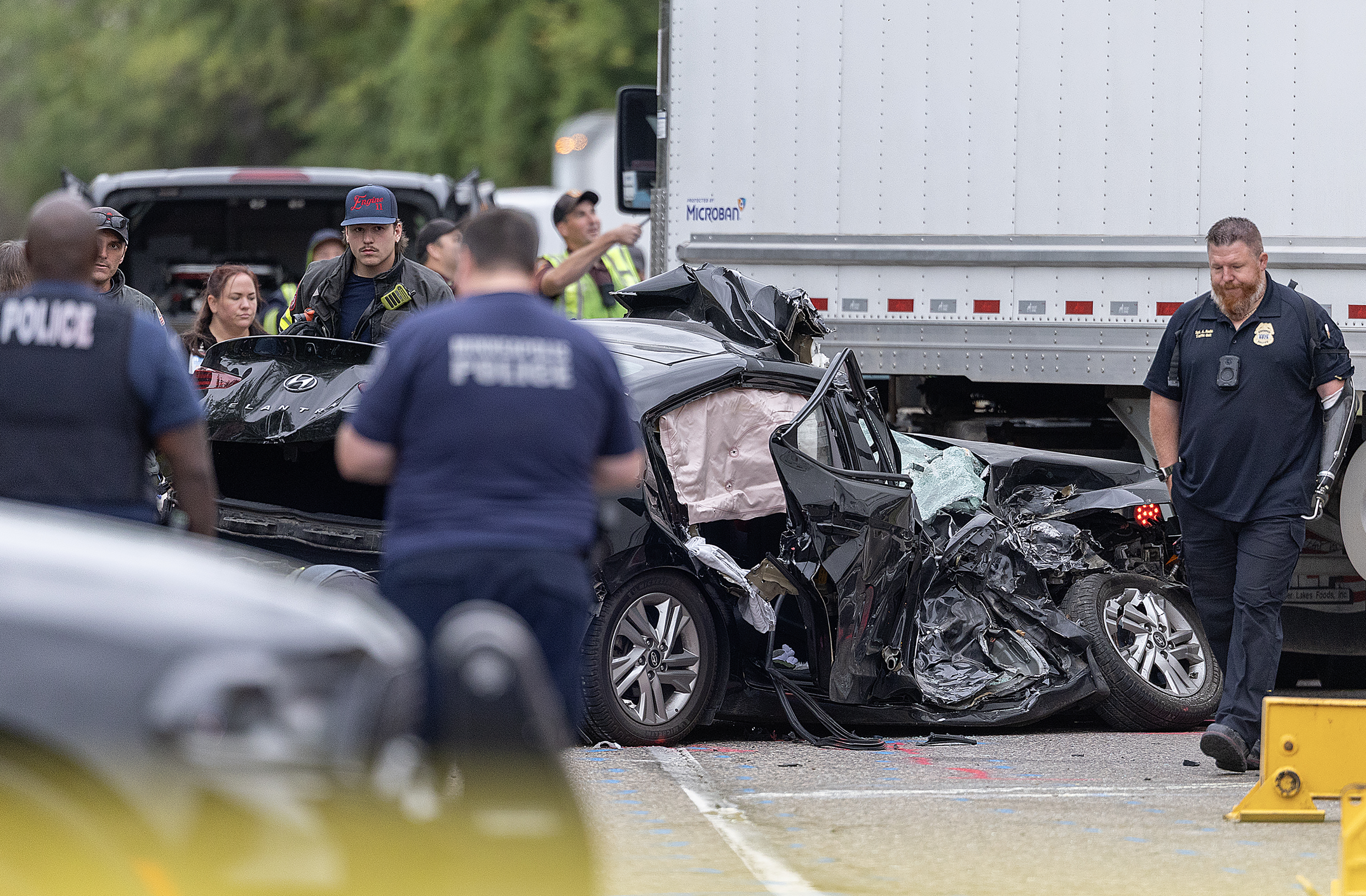 3 killed, 4 hospitalized after car carrying 7 crashes into semi near I-35W in Minneapolis