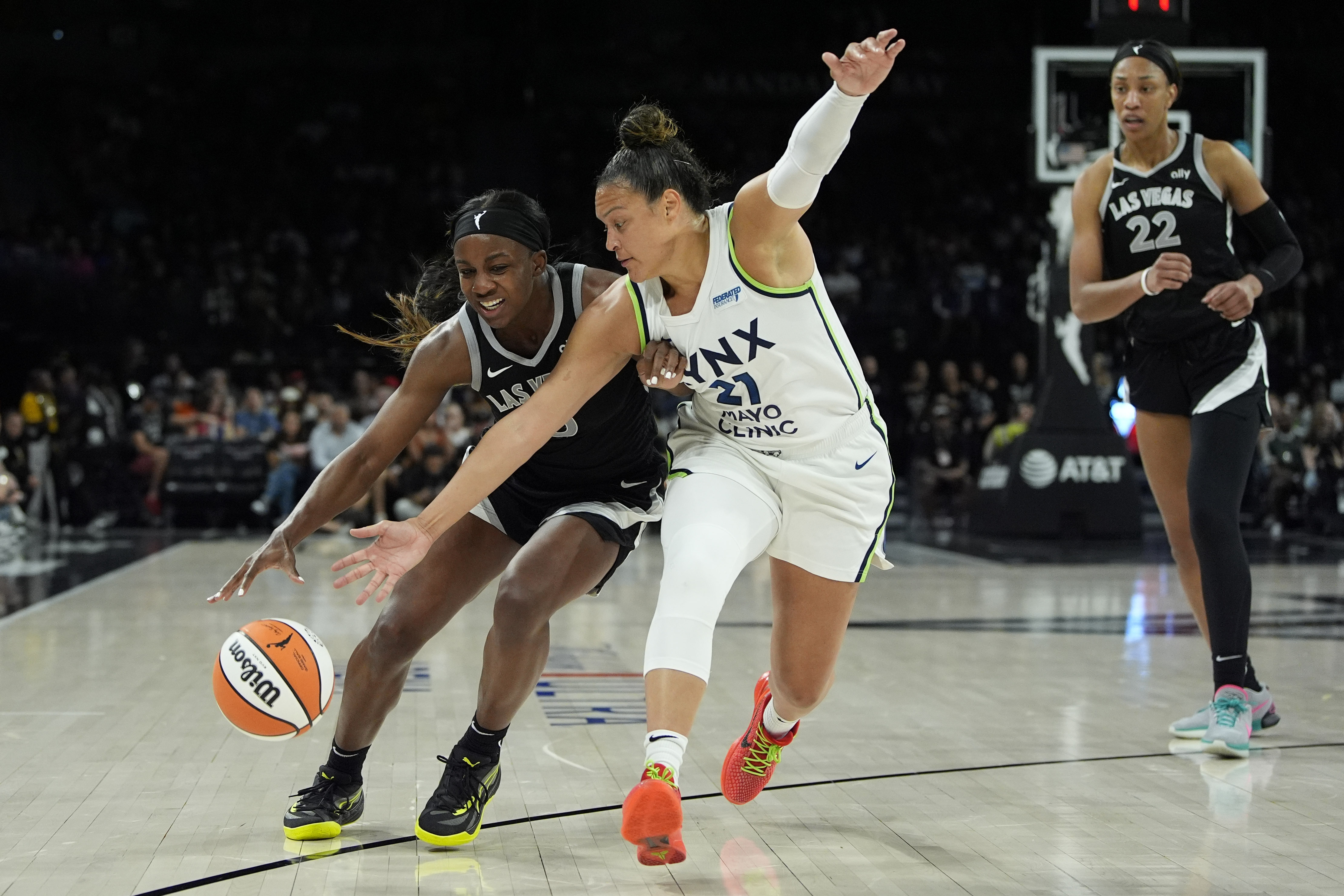 Lynx beat reigning WNBA champions Las Vegas 98-87 with all-round points