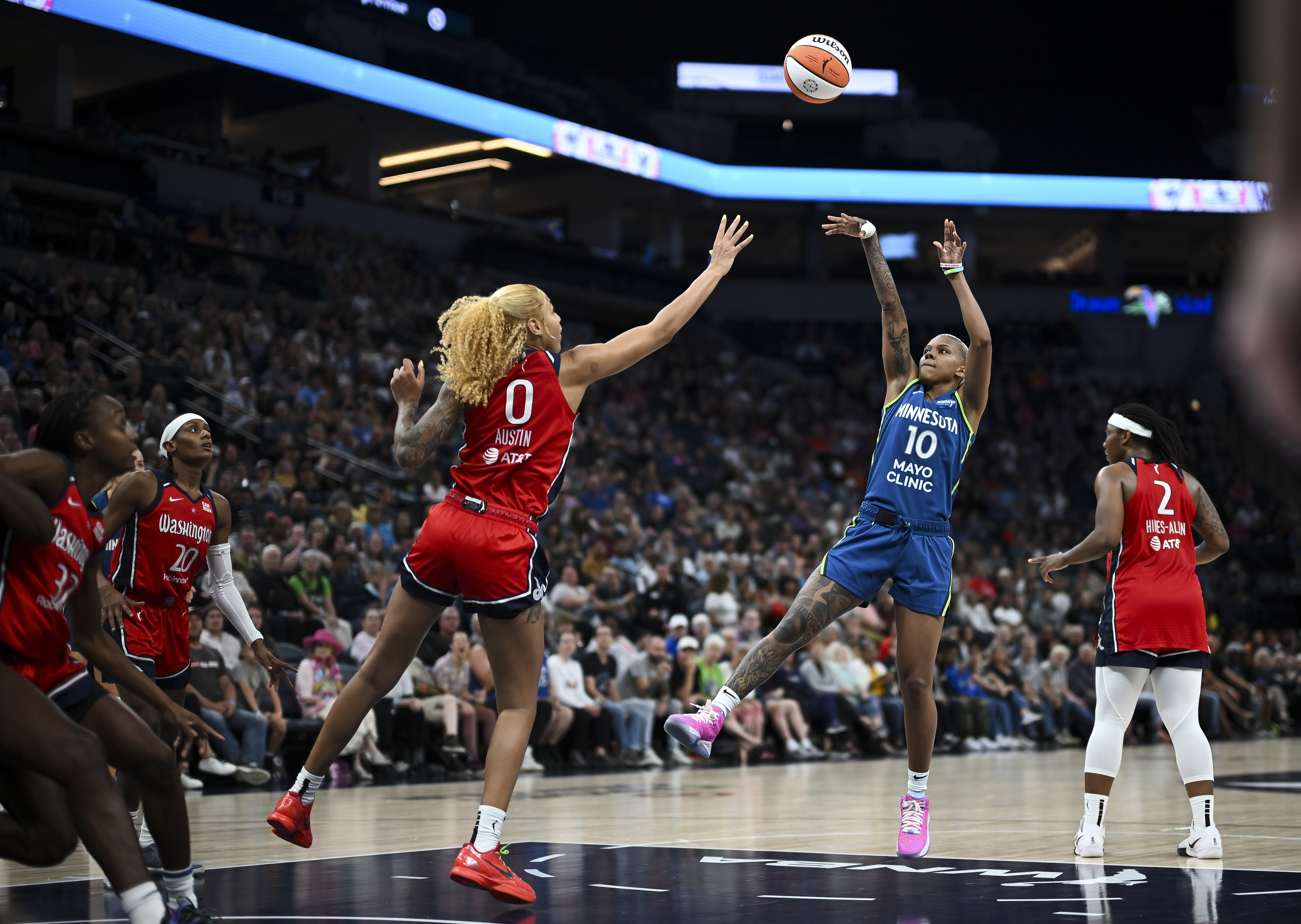 Lynx player Courtney Williams plays again despite injury