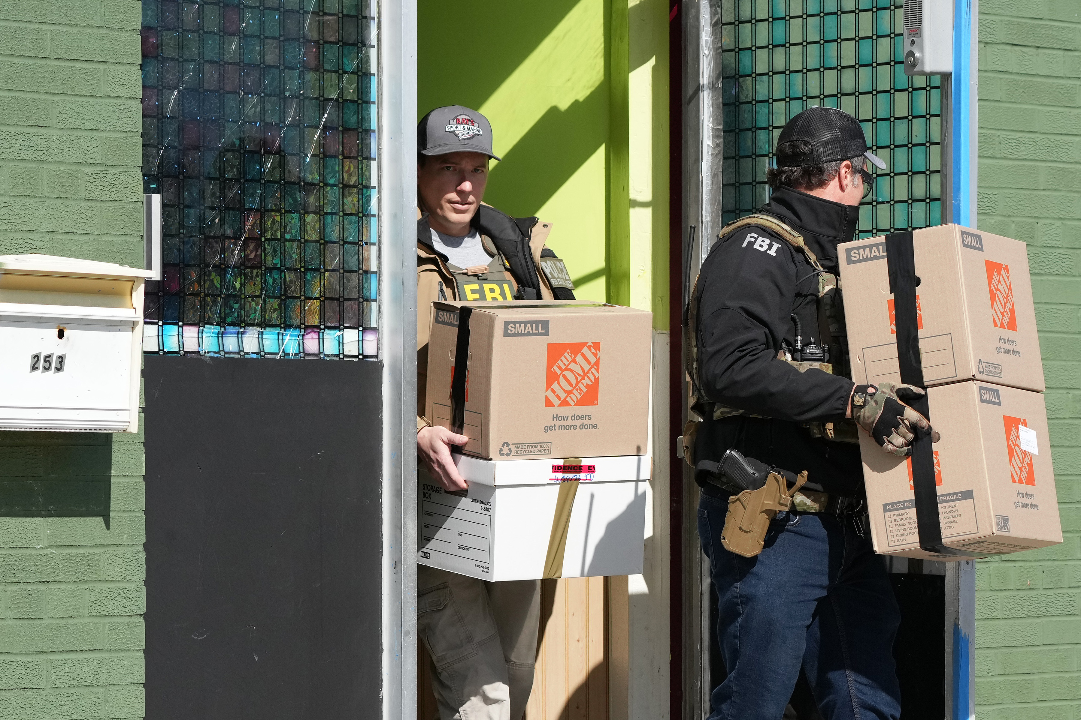 Minnesota fraud probe: FBI raids 22 sites