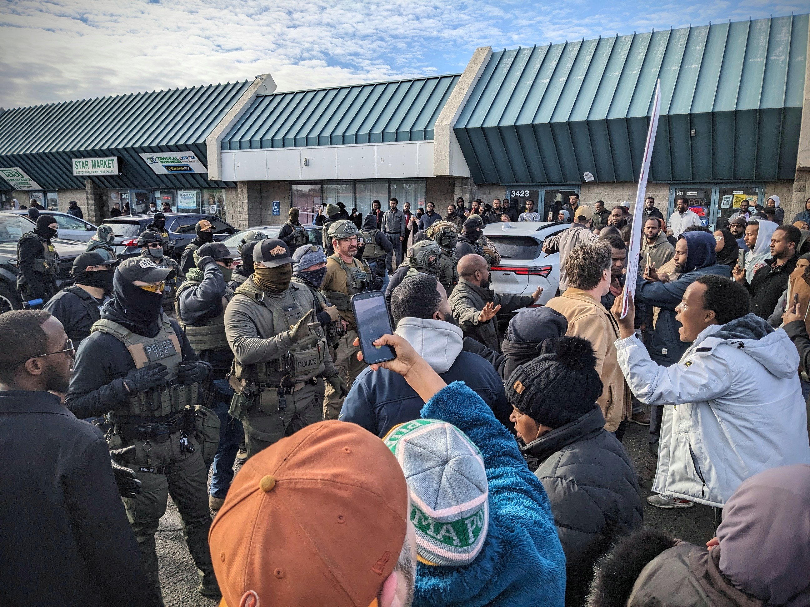 Hundreds clash with ICE outside Somali mall in St. Cloud, MN