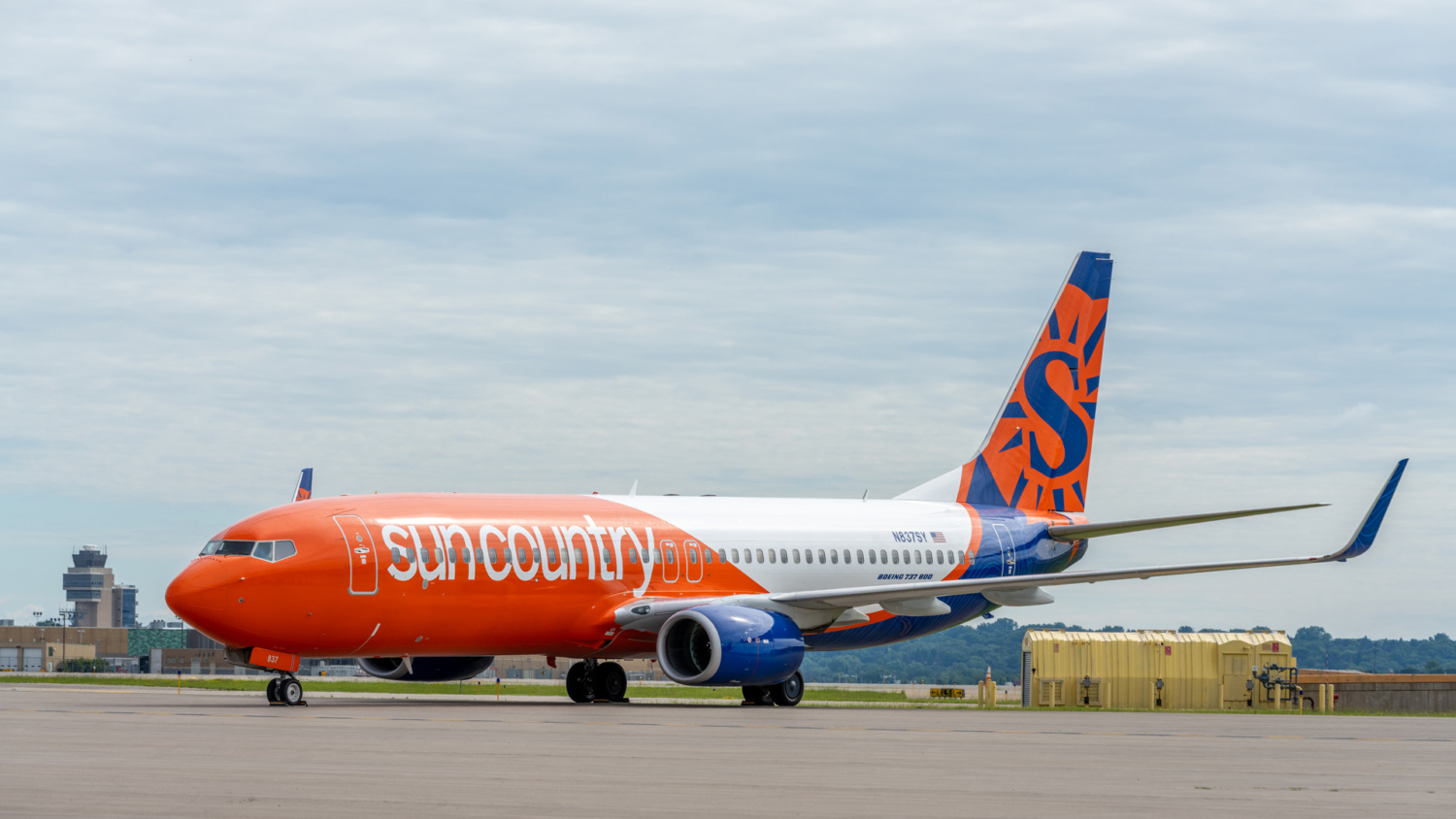 During negotiations, Sun Country Airlines flight attendants approve a strike