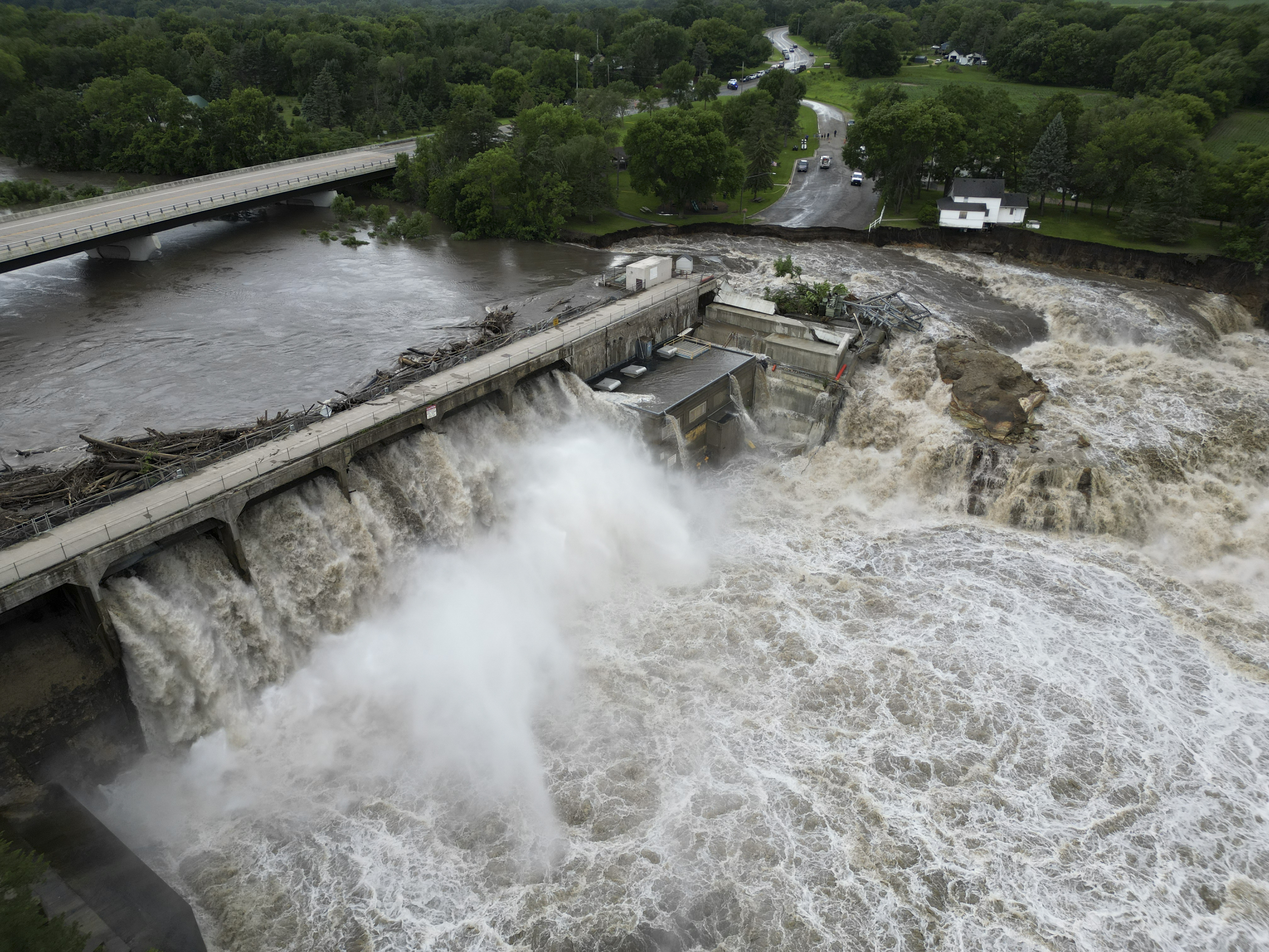 Blue Earth County demolishes Rapidan Dam