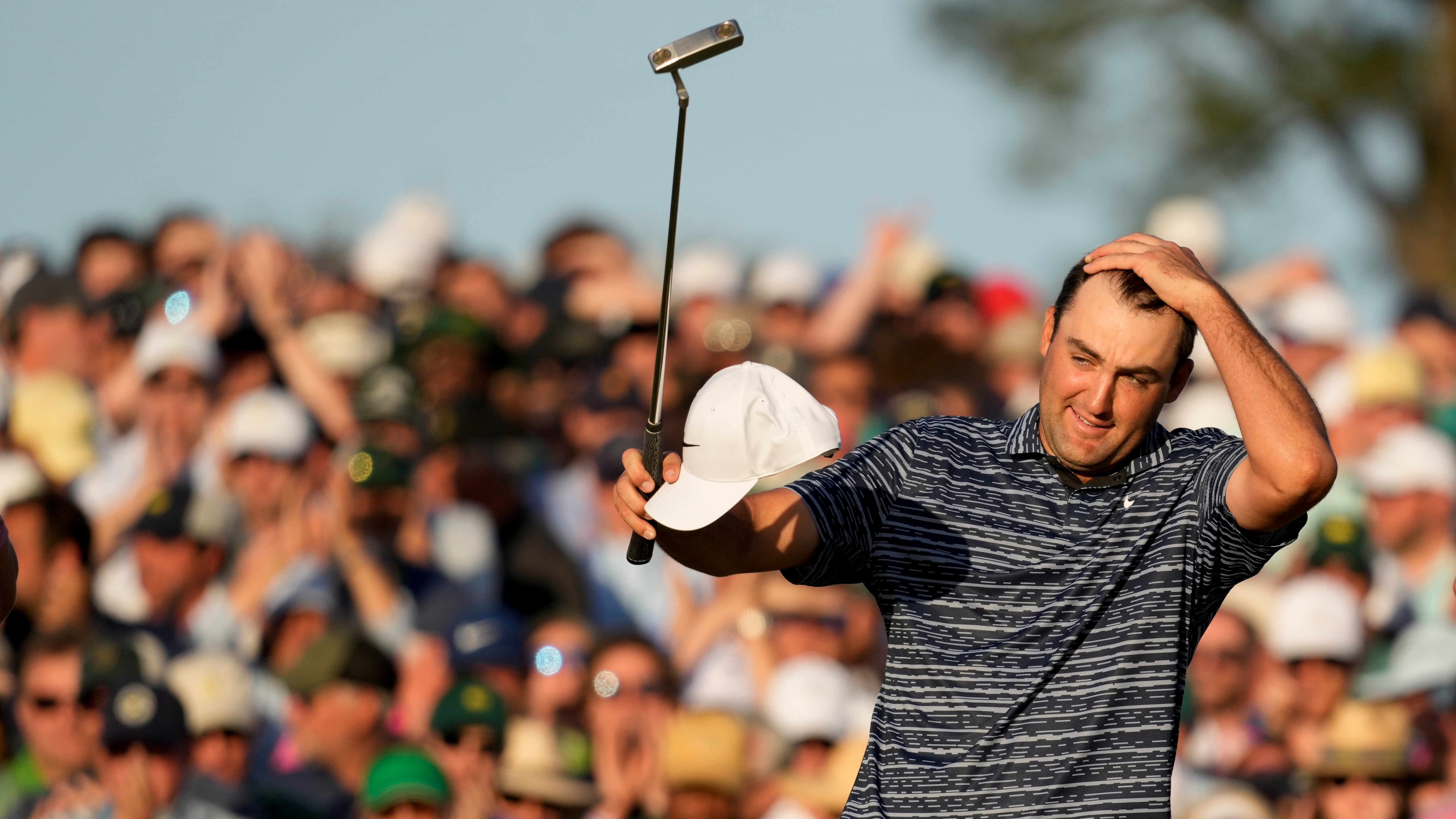 Masters champ Scottie Scheffler threw out the first pitch at the