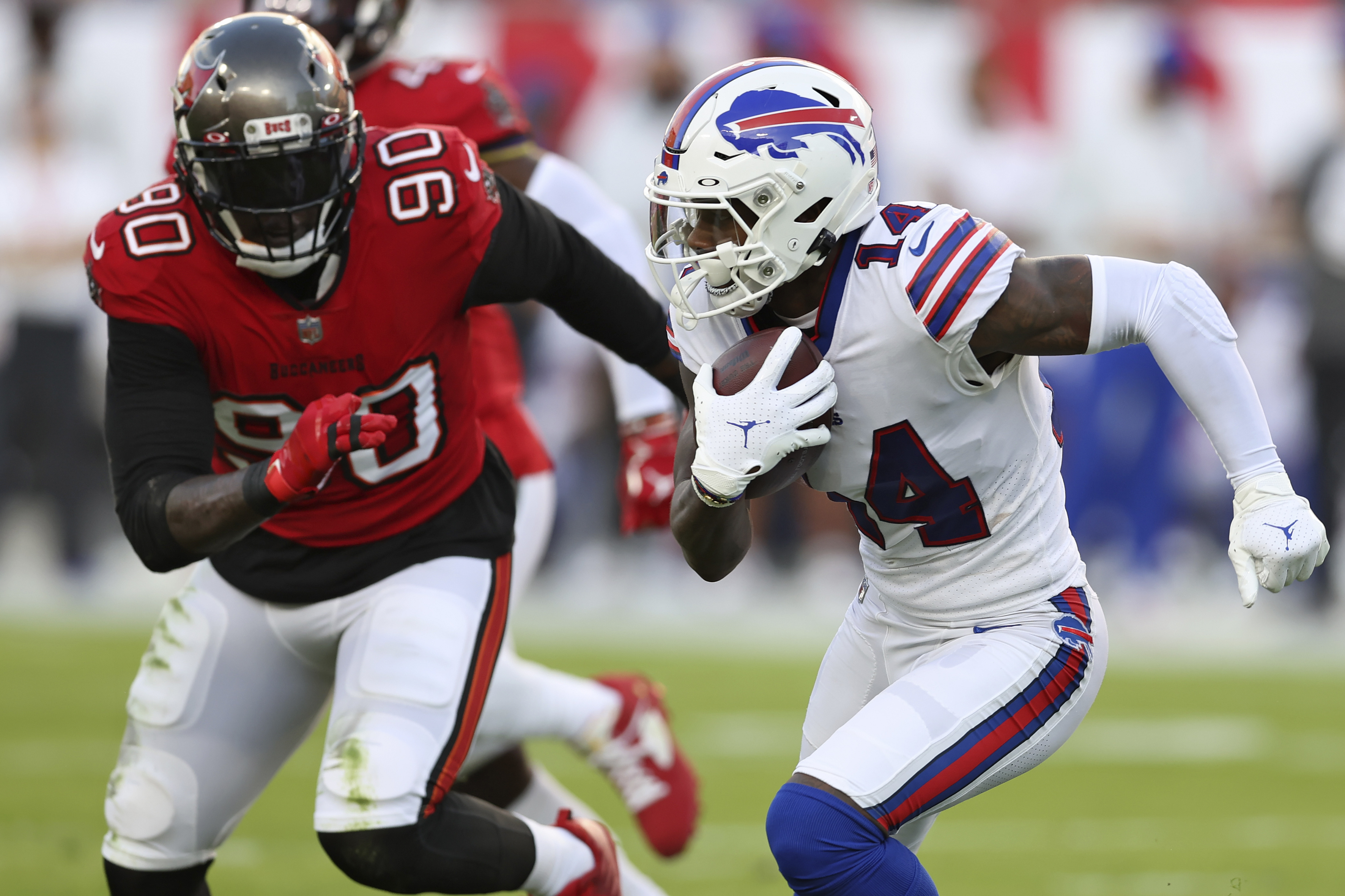 Buffalo Bills receiver David Nelson scores TD, then gives ball to