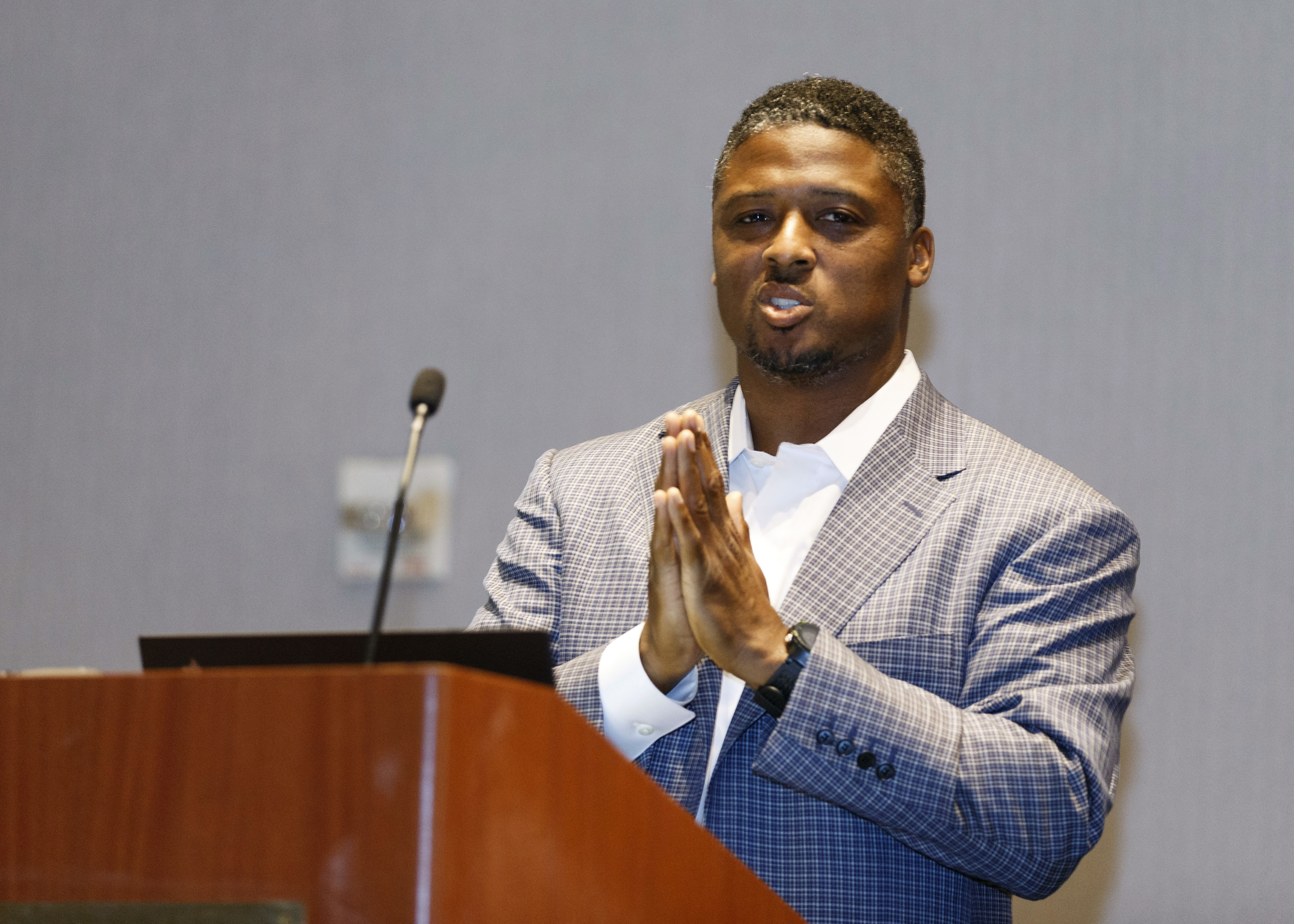 Former FSU star Warrick Dunn to be inducted into Falcons Ring of Honor