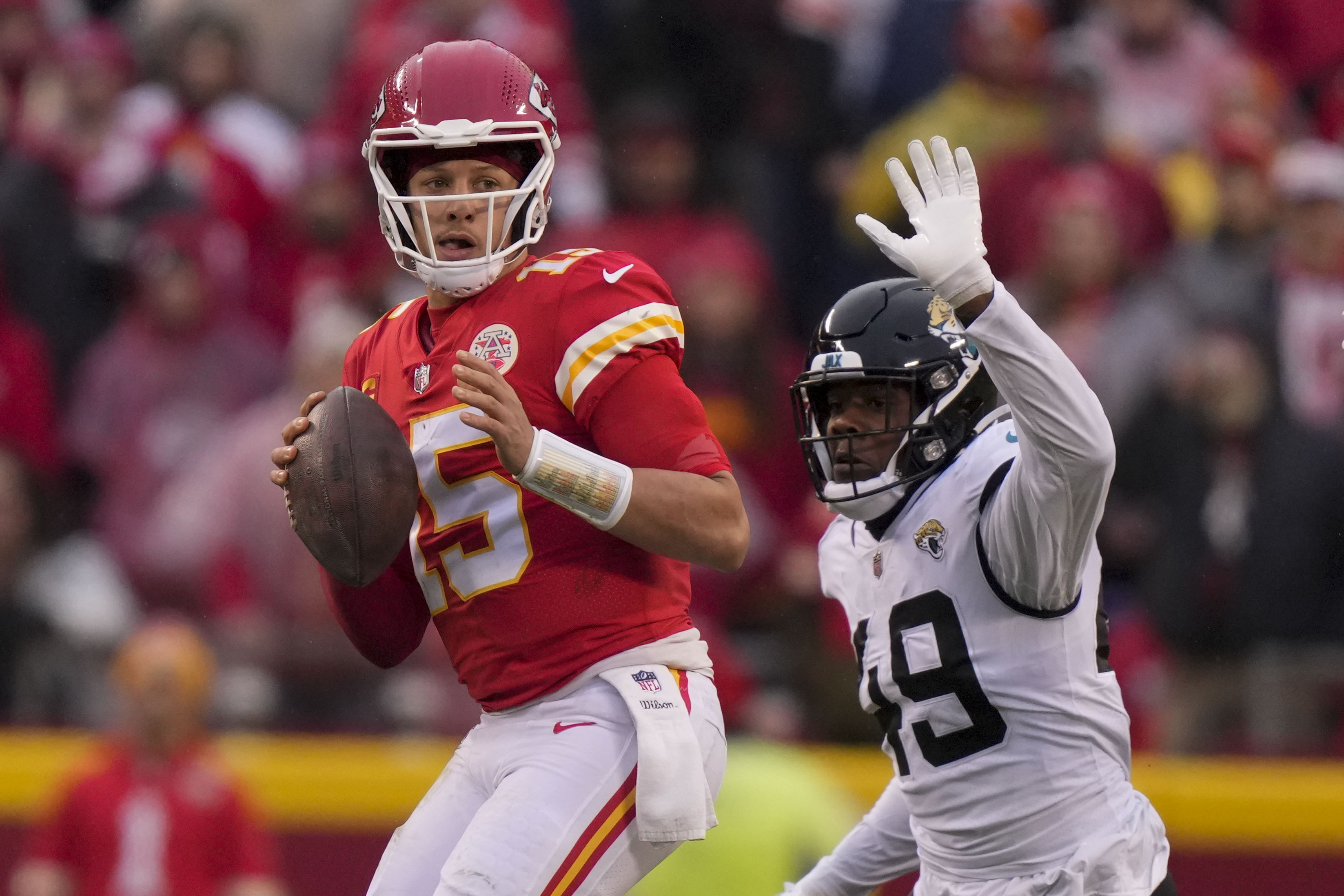 Chiefs' Patrick Mahomes sustained high ankle sprain: Associated Press