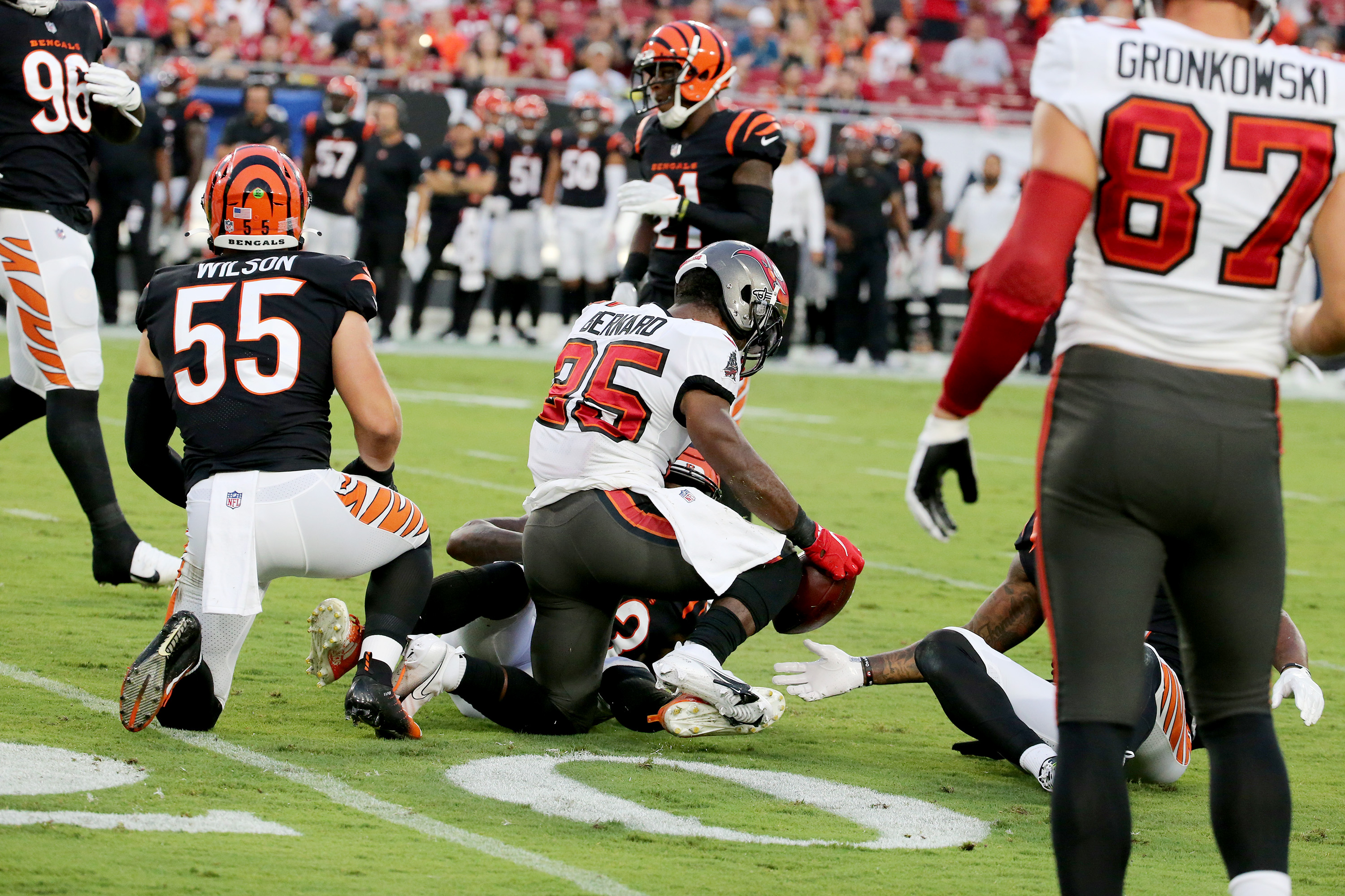 Bucs rookie linebacker Joe Tryon puts huge hit on Bengals