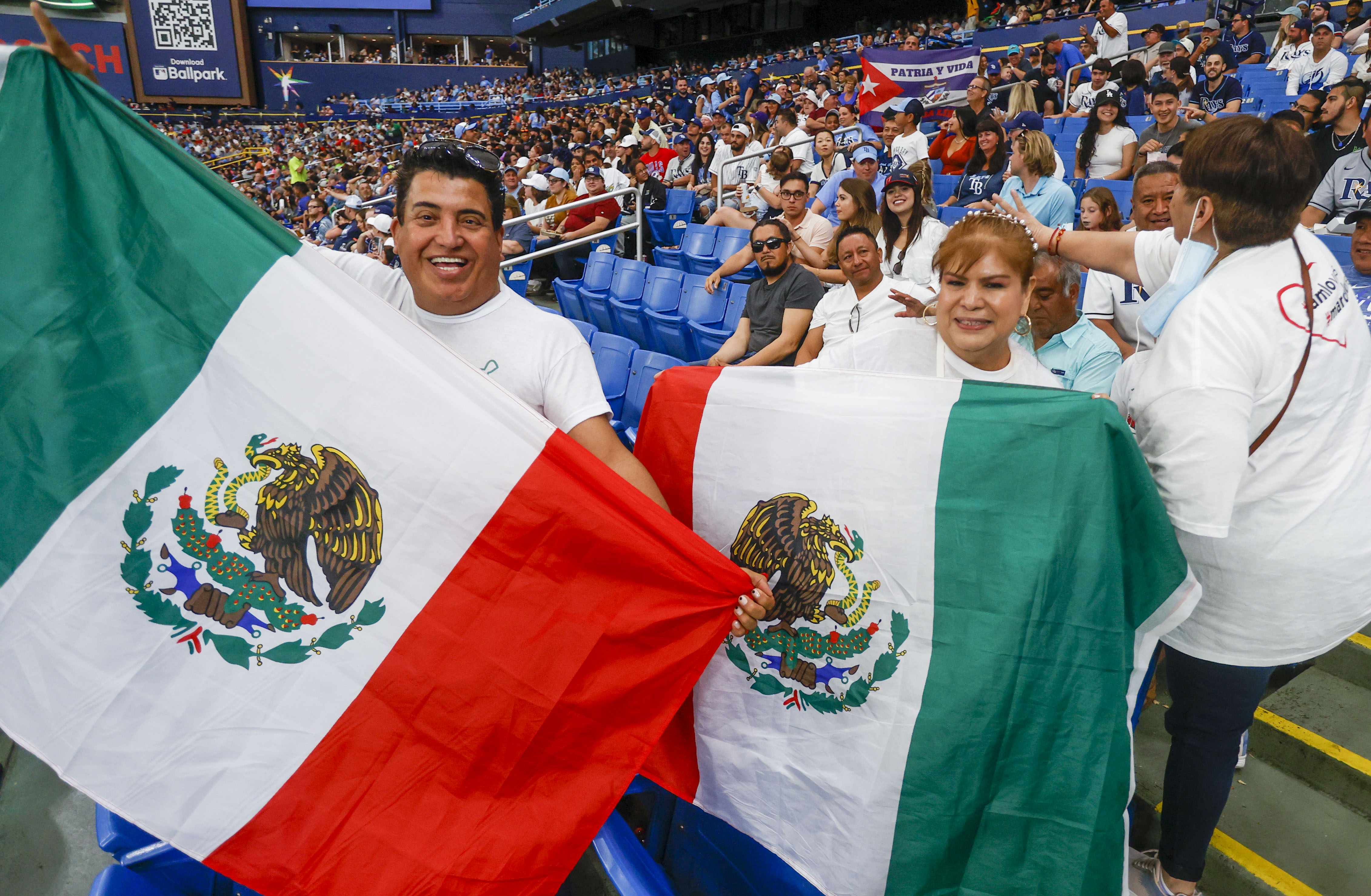 Mexico embraced the Rays' Randy Arozarena. Sunday, he returned the love
