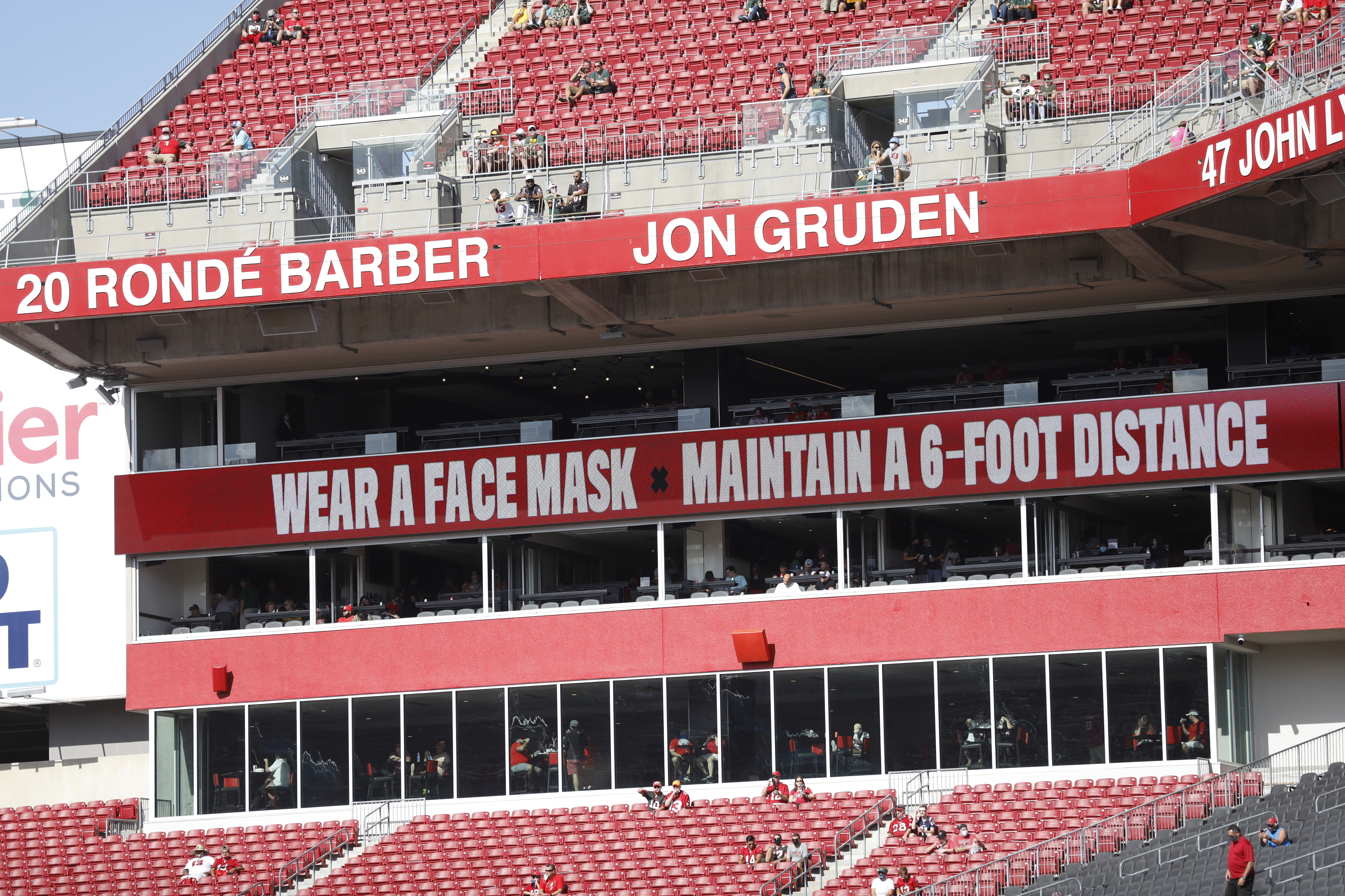 How many fans are at the Raymond James Stadium for the Super Bowl?