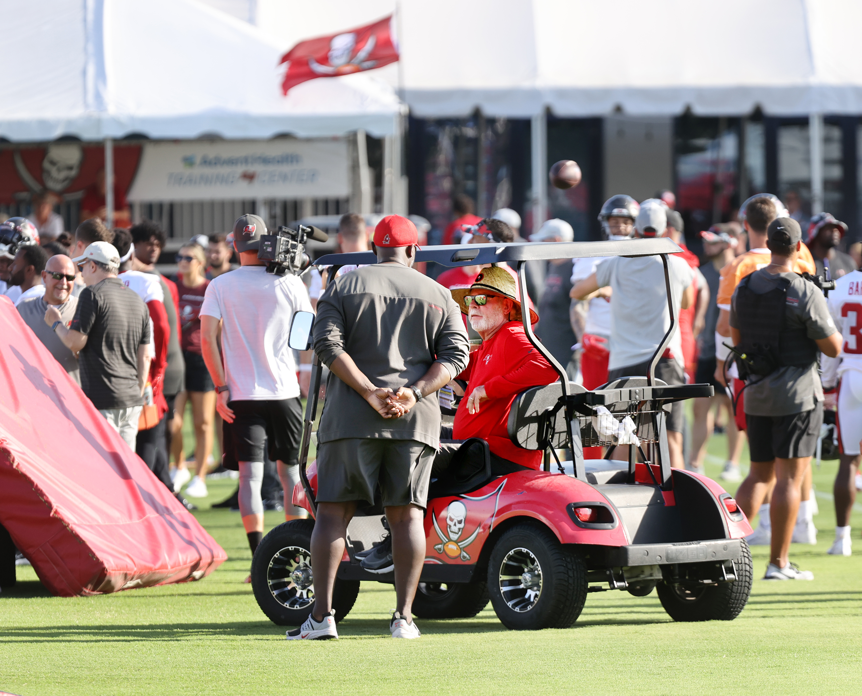 tampa bay buccaneers golf bag