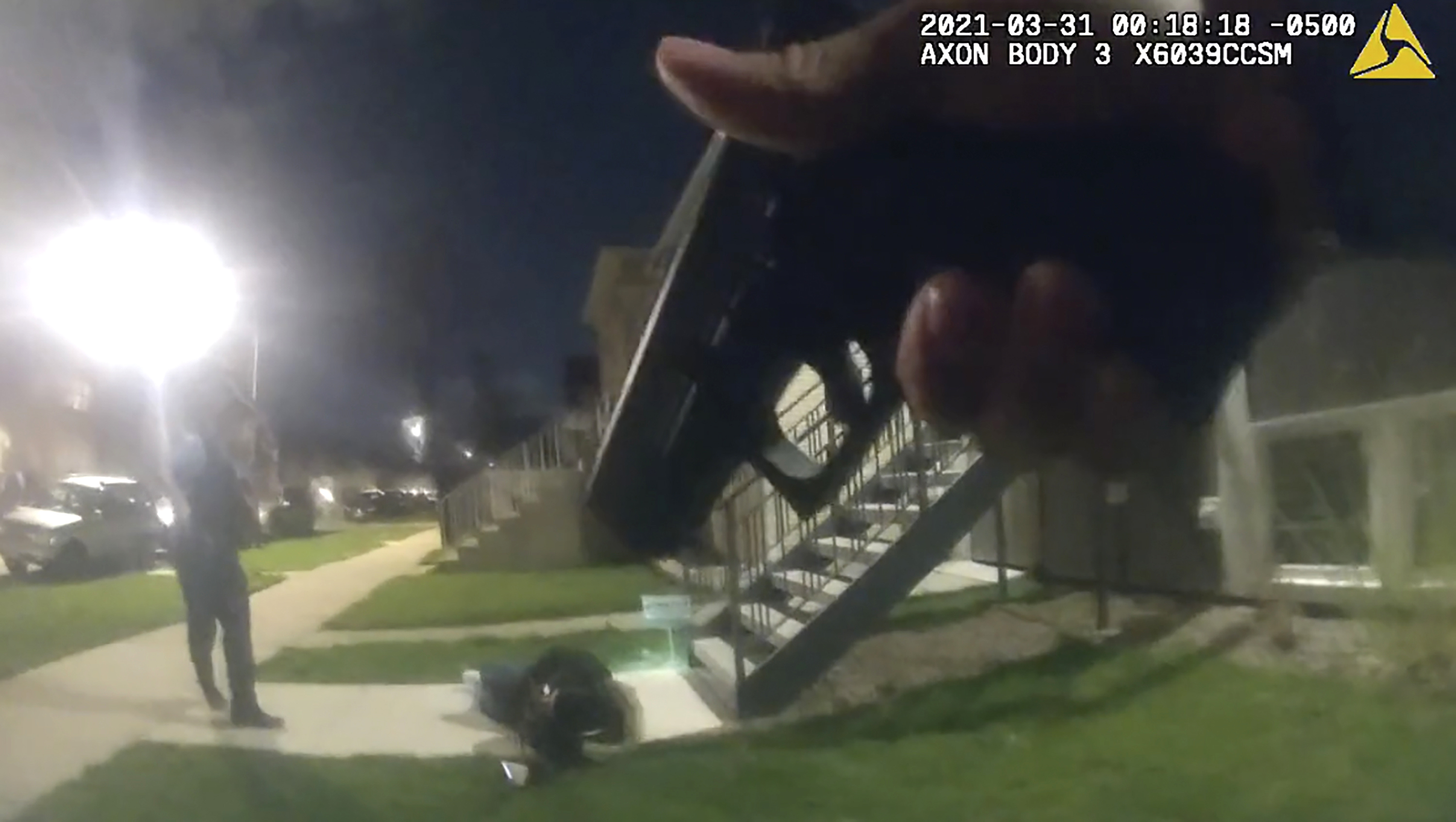 Chicago man had gun, back turned when police shot him, video shows