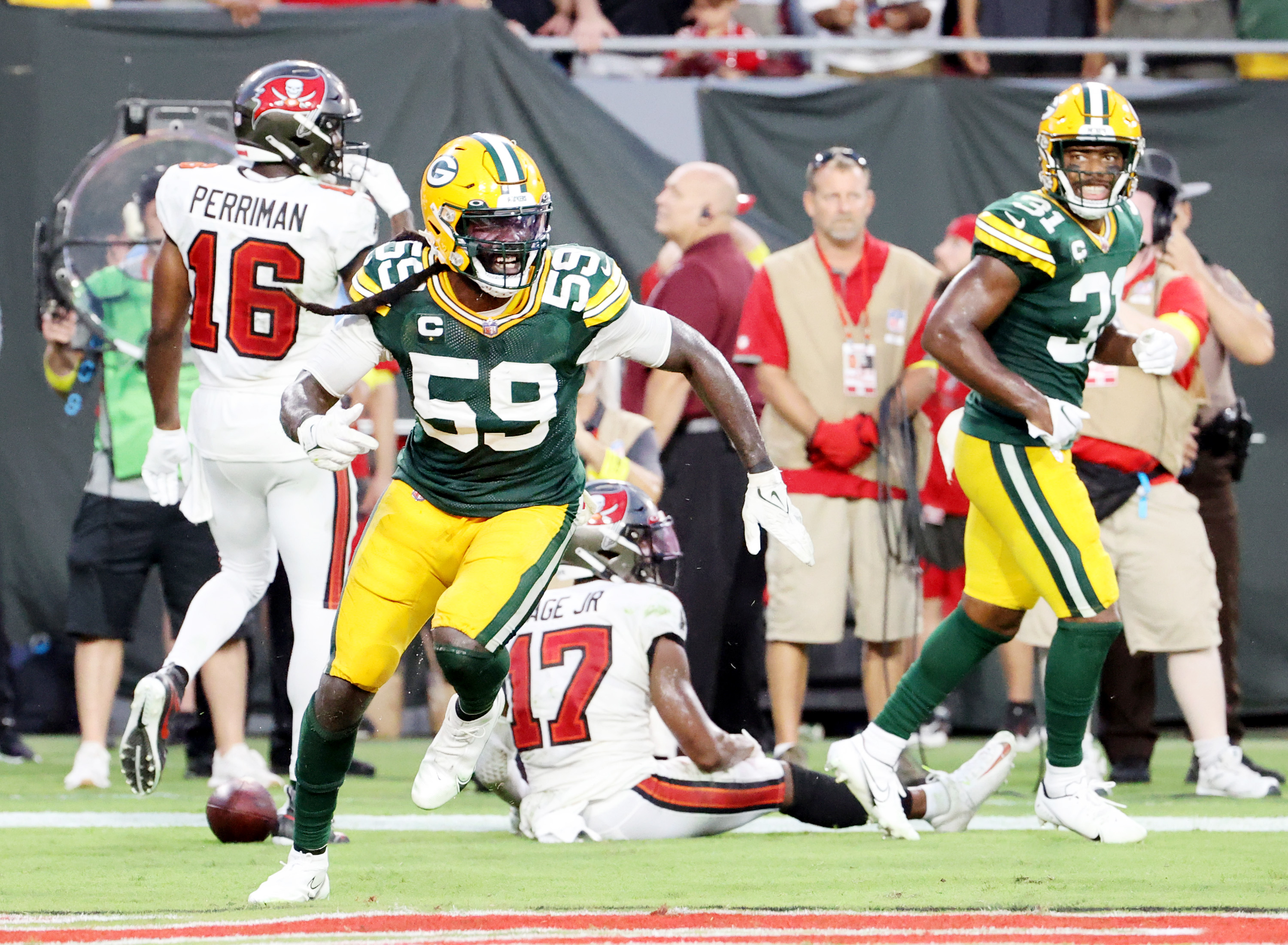 Tampa Bay Buccaneers vs Green Bay Packers: Old School, Smashmouth Football  Coming This Week 