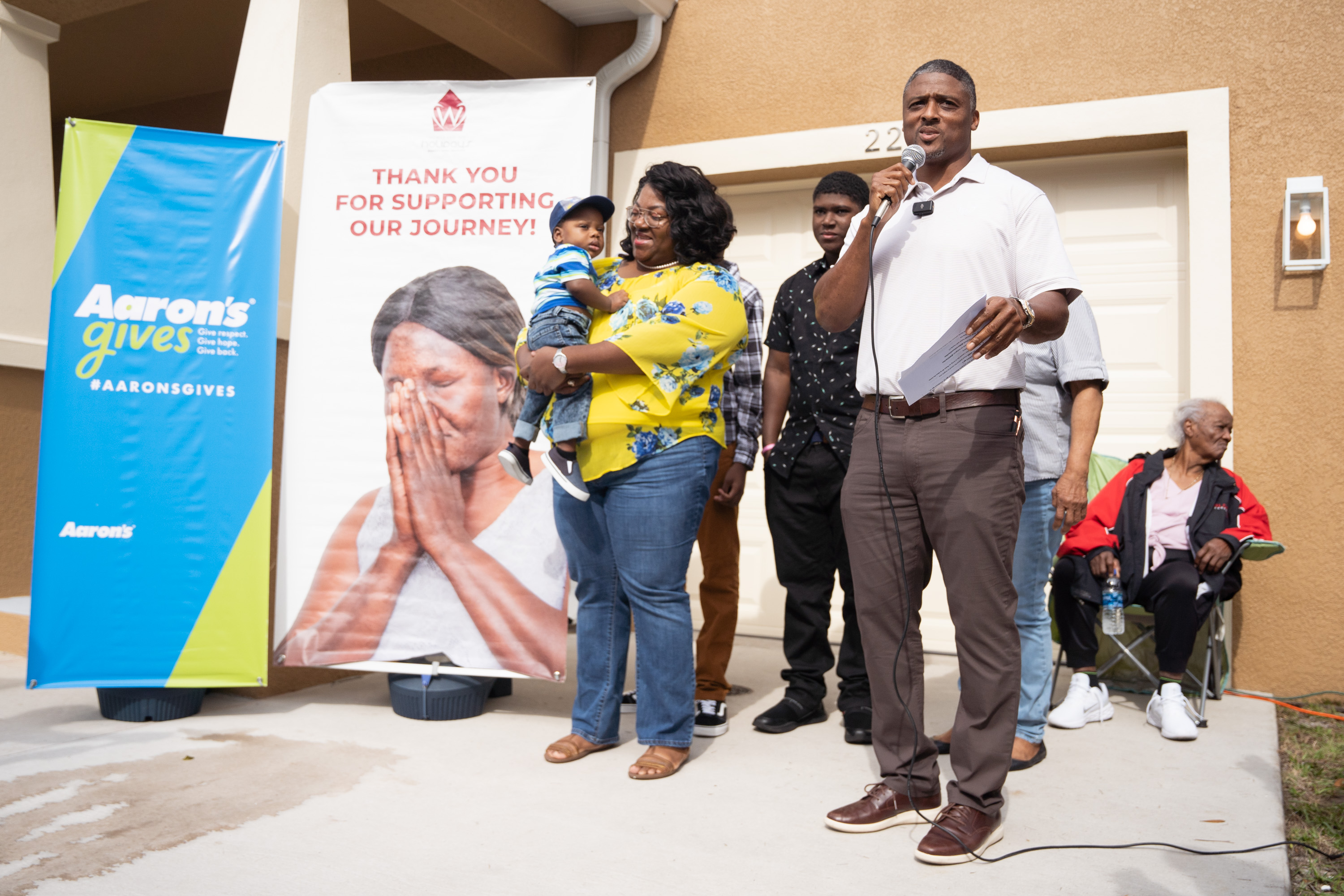 Ex-NFL running back Warrick Dunn has helped 145 single-parent families  become homeowners – New York Daily News