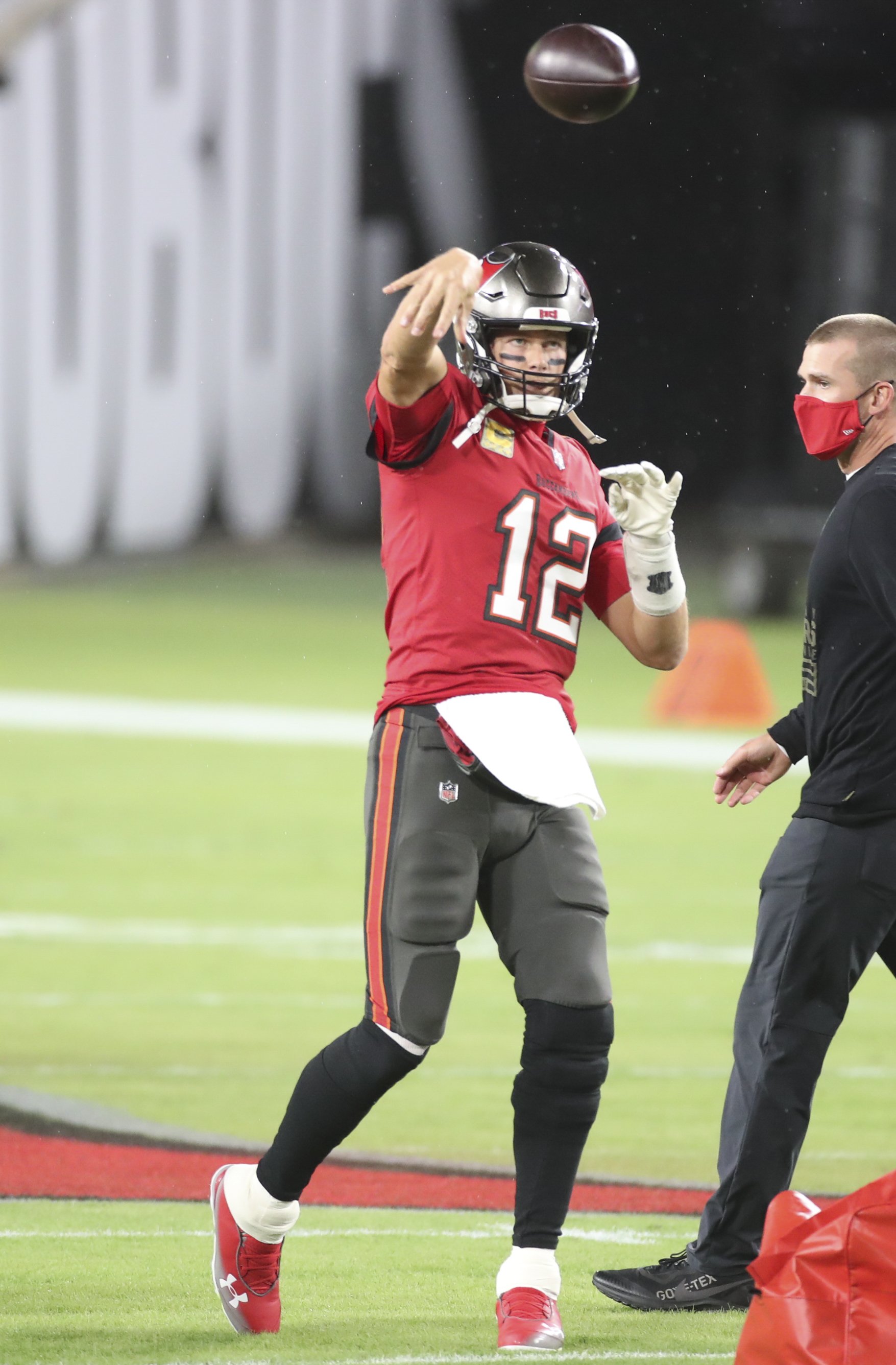 Tom Brady's Tampa Bay Buccaneers stunned by New Orleans Saints - KESQ