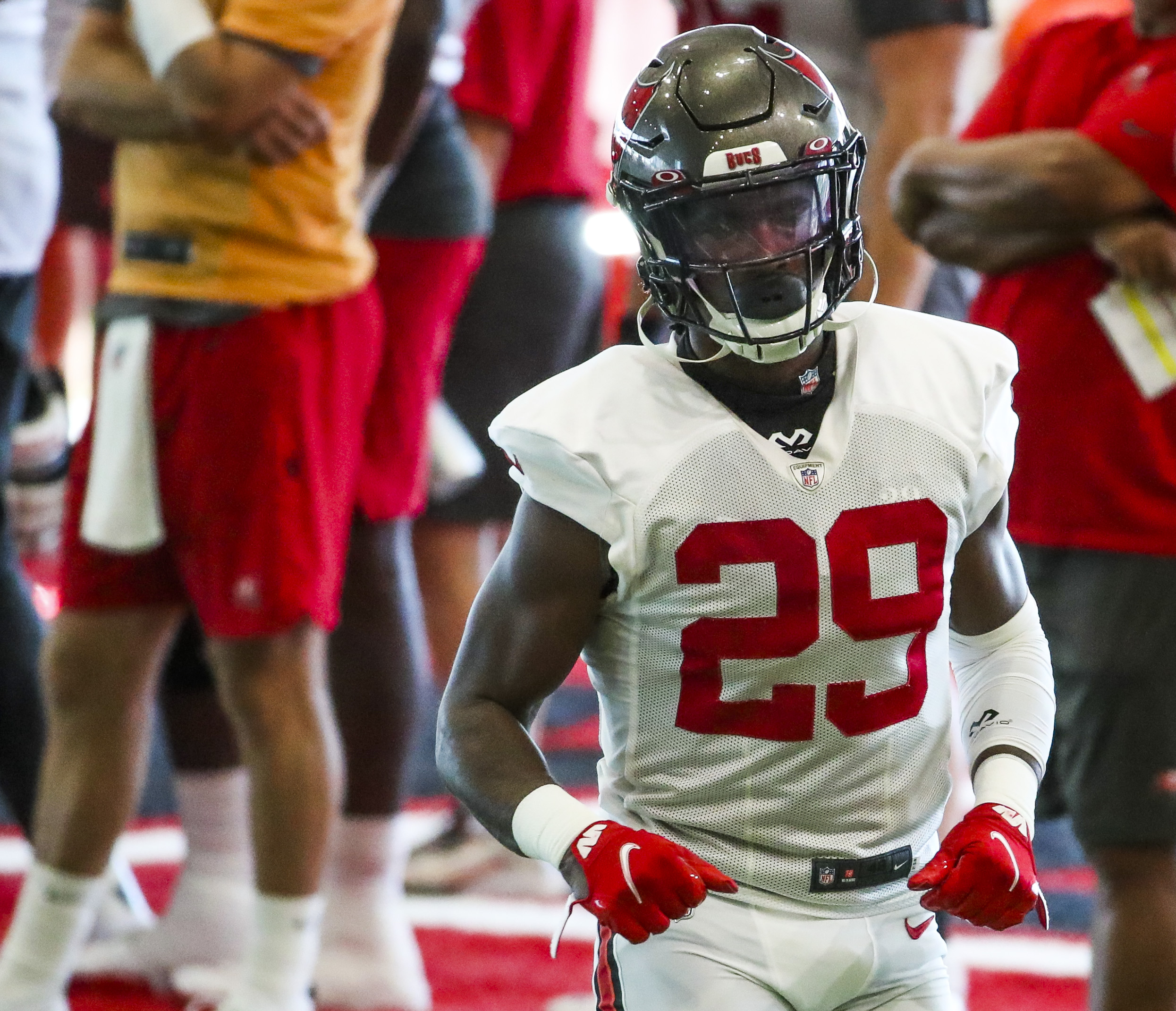 TAMPA, FL - AUGUST 13: Tampa Bay Buccaneers runningback Rachaad White (29)  warms up before the preseason game between the Miami Dolphins and the Tampa  Bay Buccaneers on August 13, 2022 at