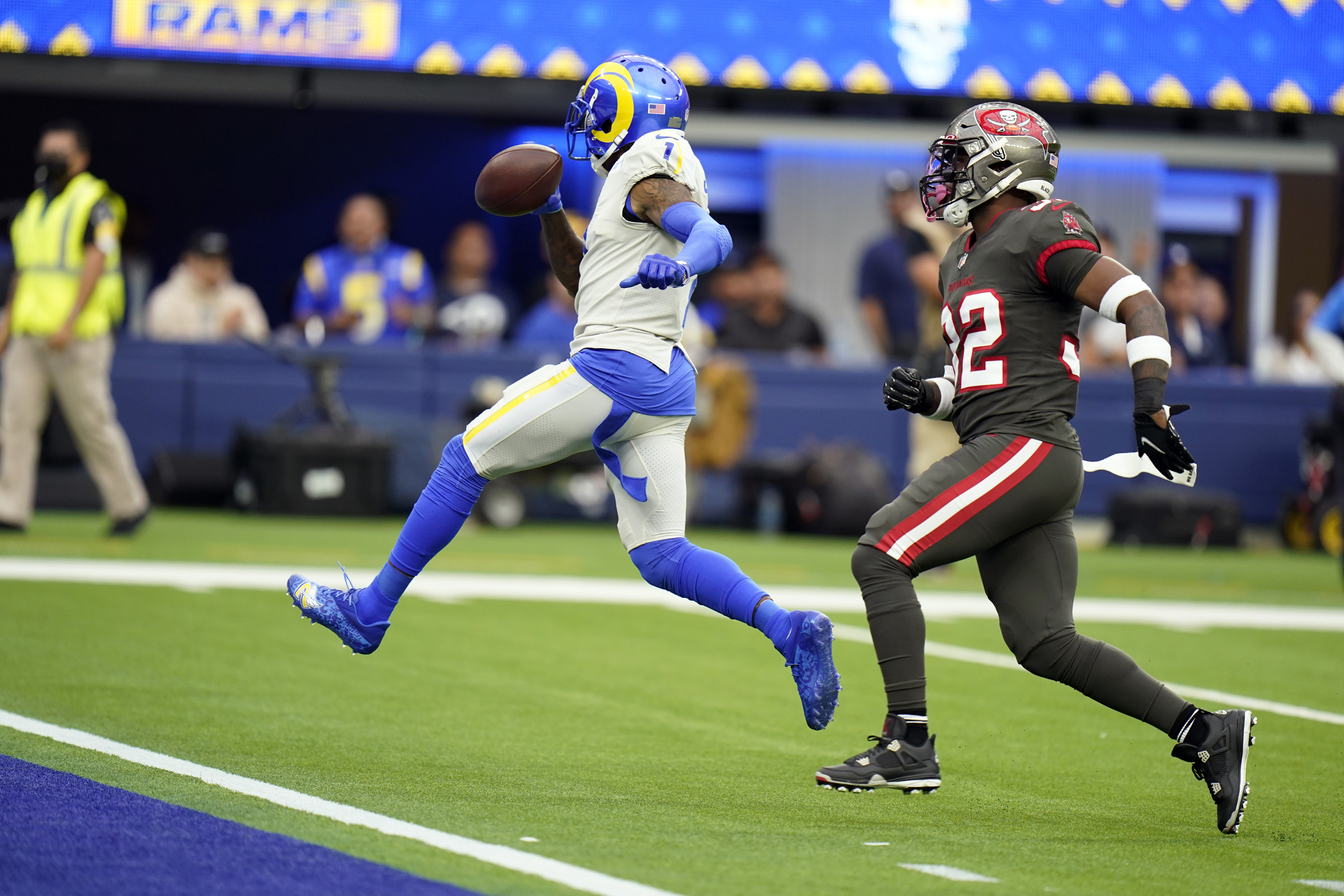 Matthew Stafford, Los Angeles Rams outlast Tampa Bay Buccaneers in