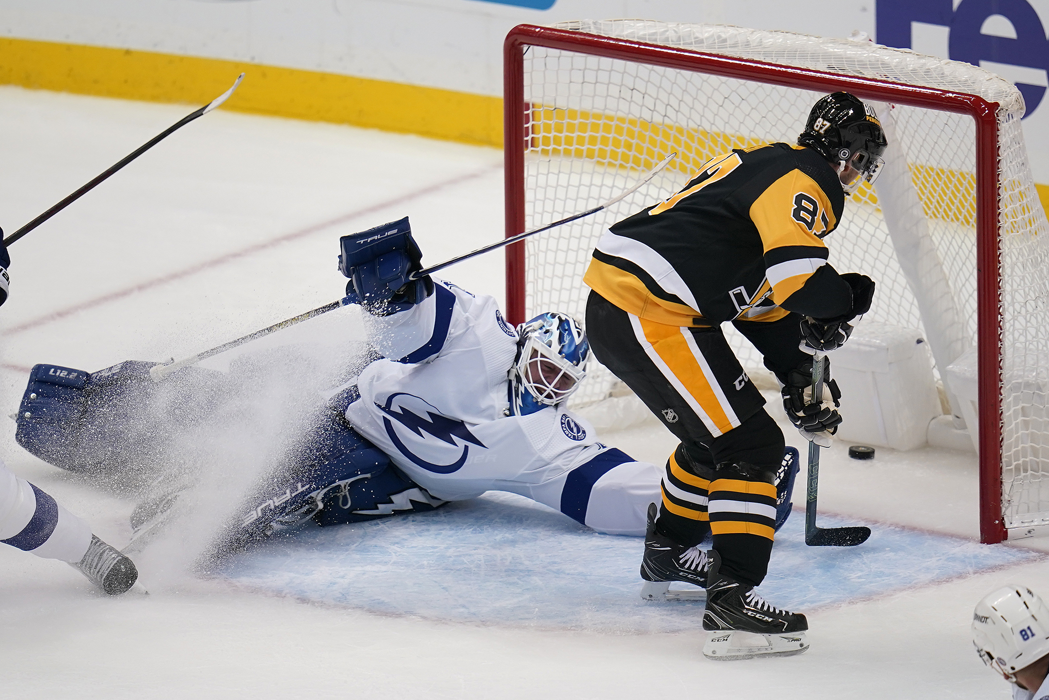 Penguins give away another late lead and spoil Kasperi Kapanen's night