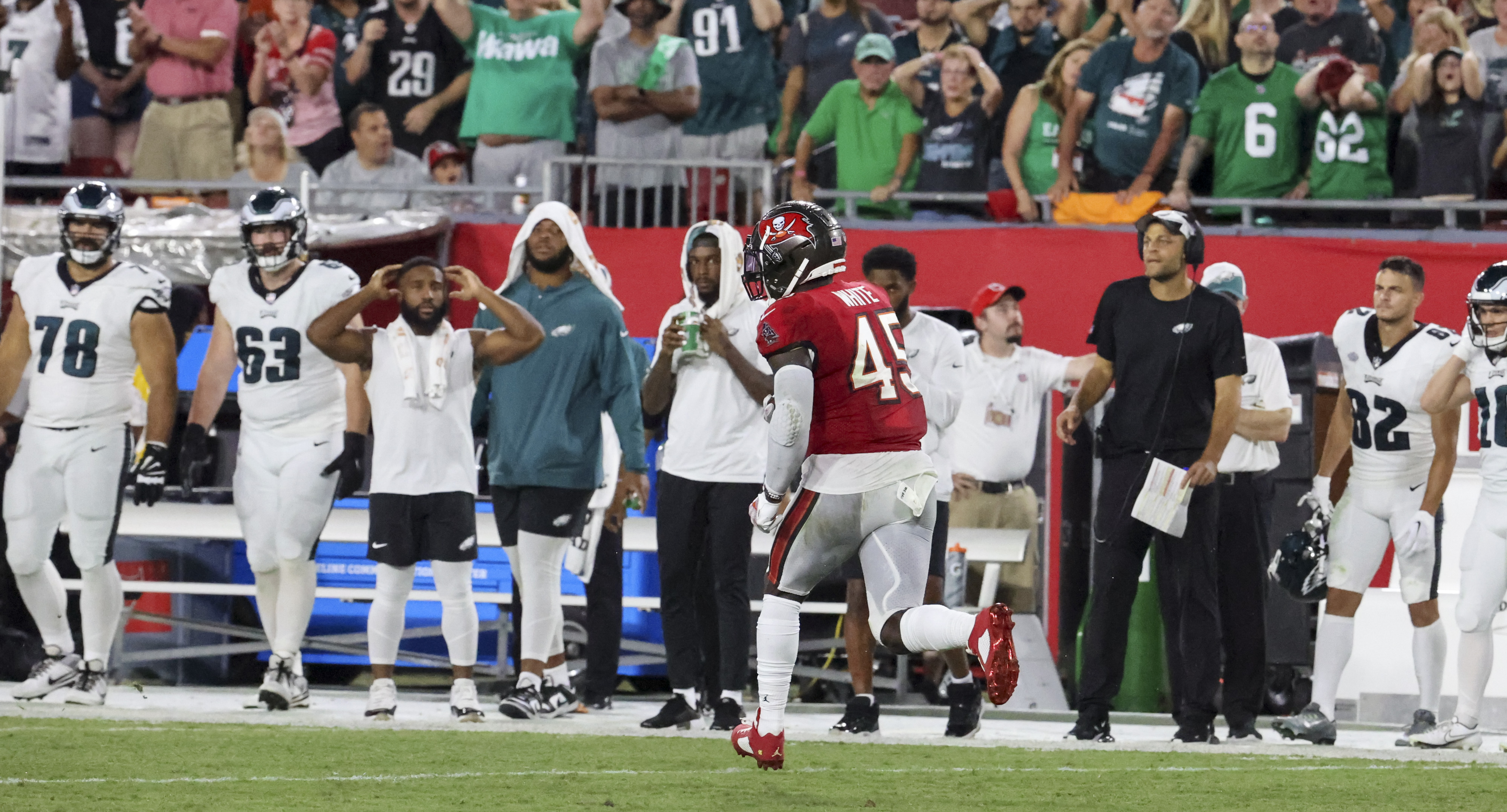 Mayfield, Buccaneers' offense struggle in 25-11 loss to defending NFC  champion Eagles