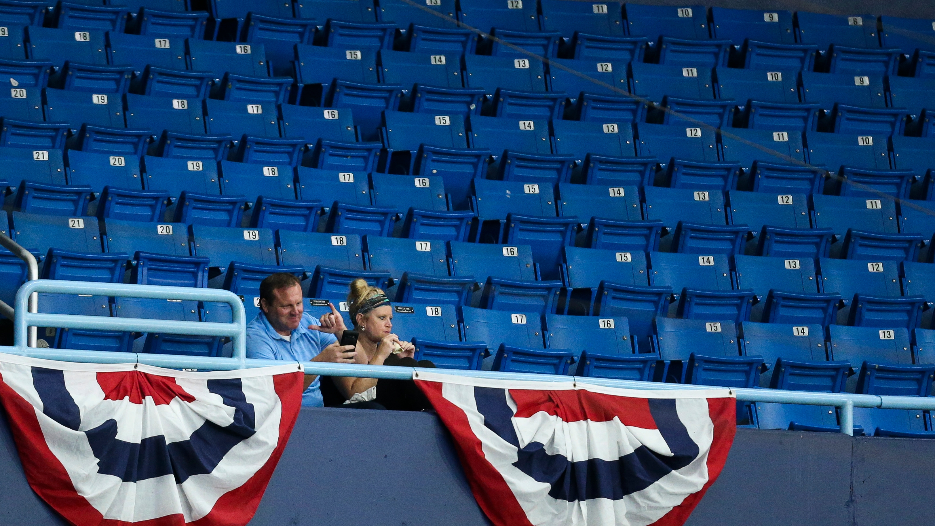 Rays coaches Ozzie Timmons, Rodney Linares kneel during anthem