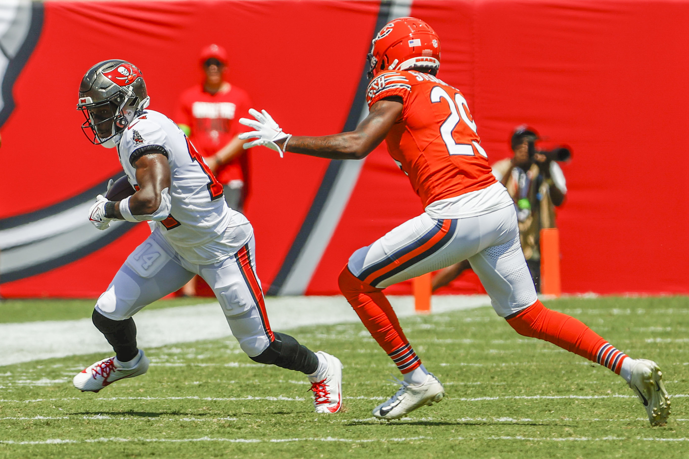 Tampa Bay Buccaneers 'Entertainingly Bad', Mike Evans Says No Rebuild