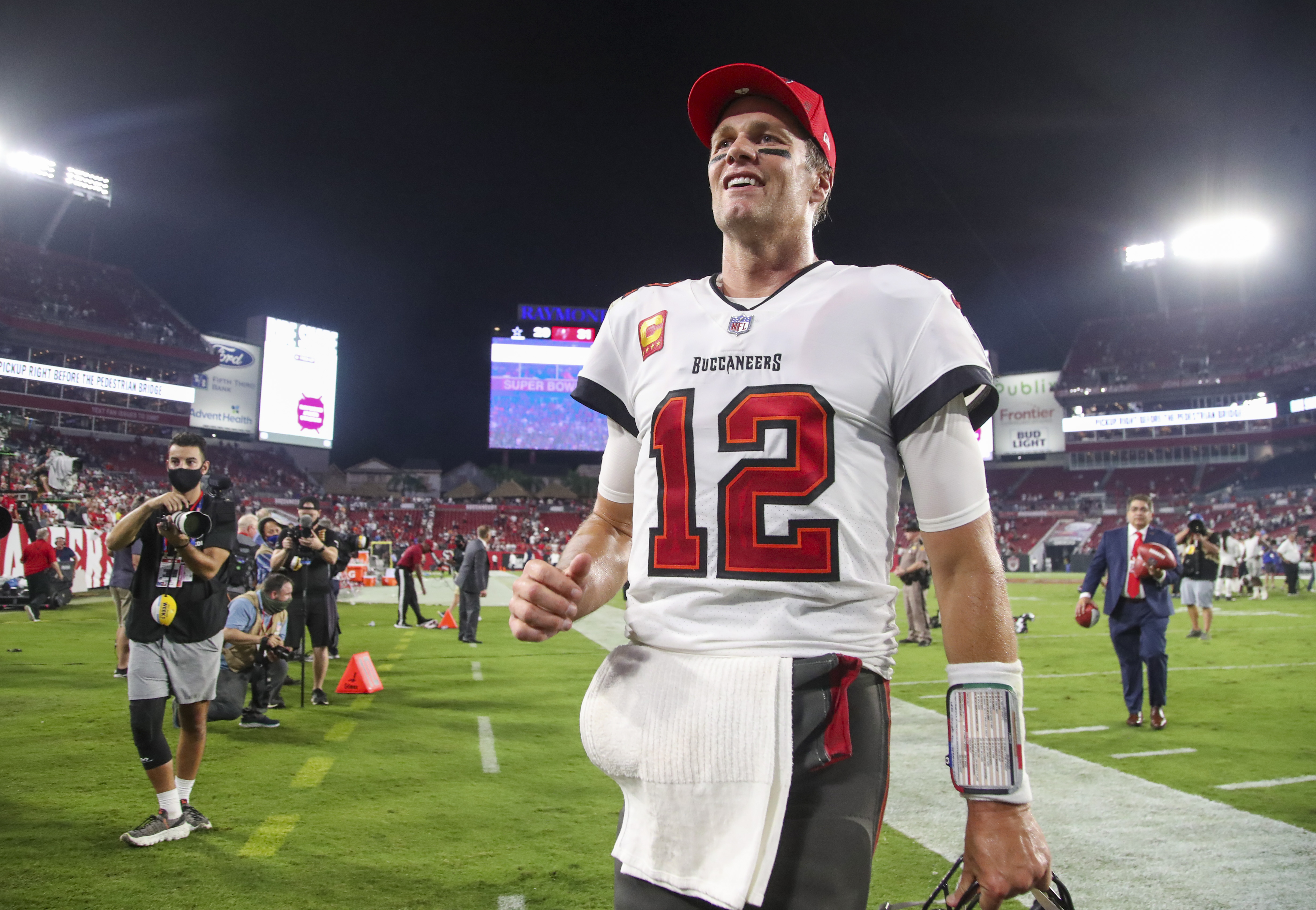 Photos: Tampa Bay Buccaneers beat Dallas Cowboys 31-29 in NFL