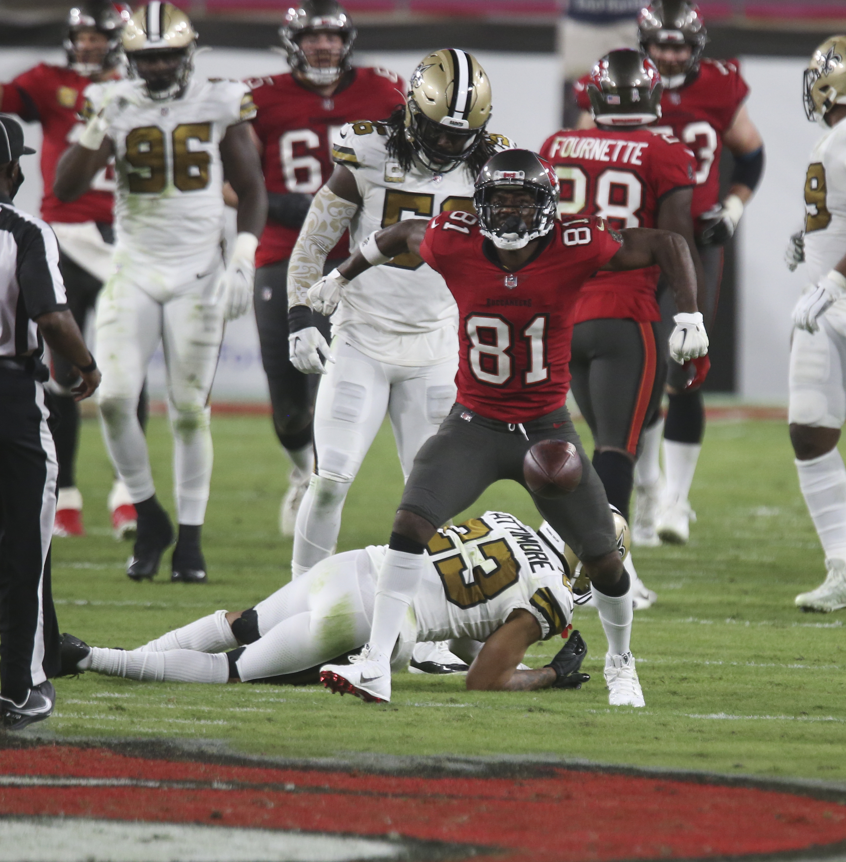 Antonio Brown celebrates Buccaneers getting knocked out of