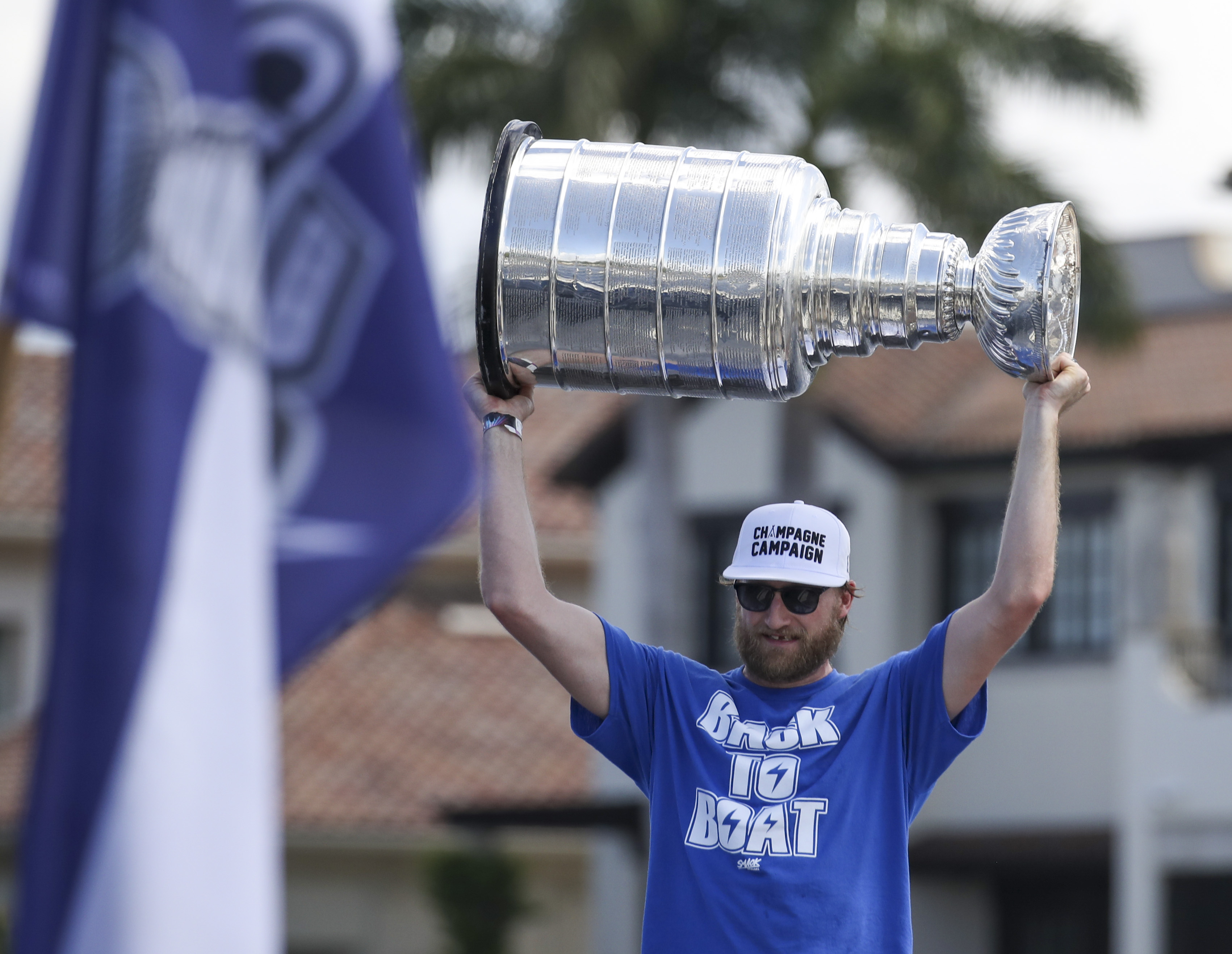 Tampa's Stamkos ruins Nashville's outdoor party, 3-2