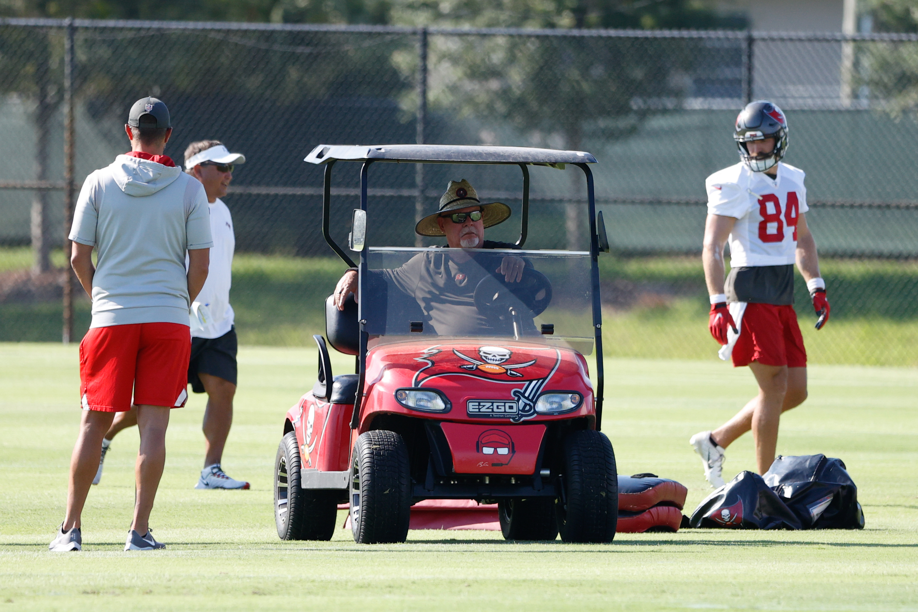 Monday Night Football: Bruce Arians' pink hat to be auctioned