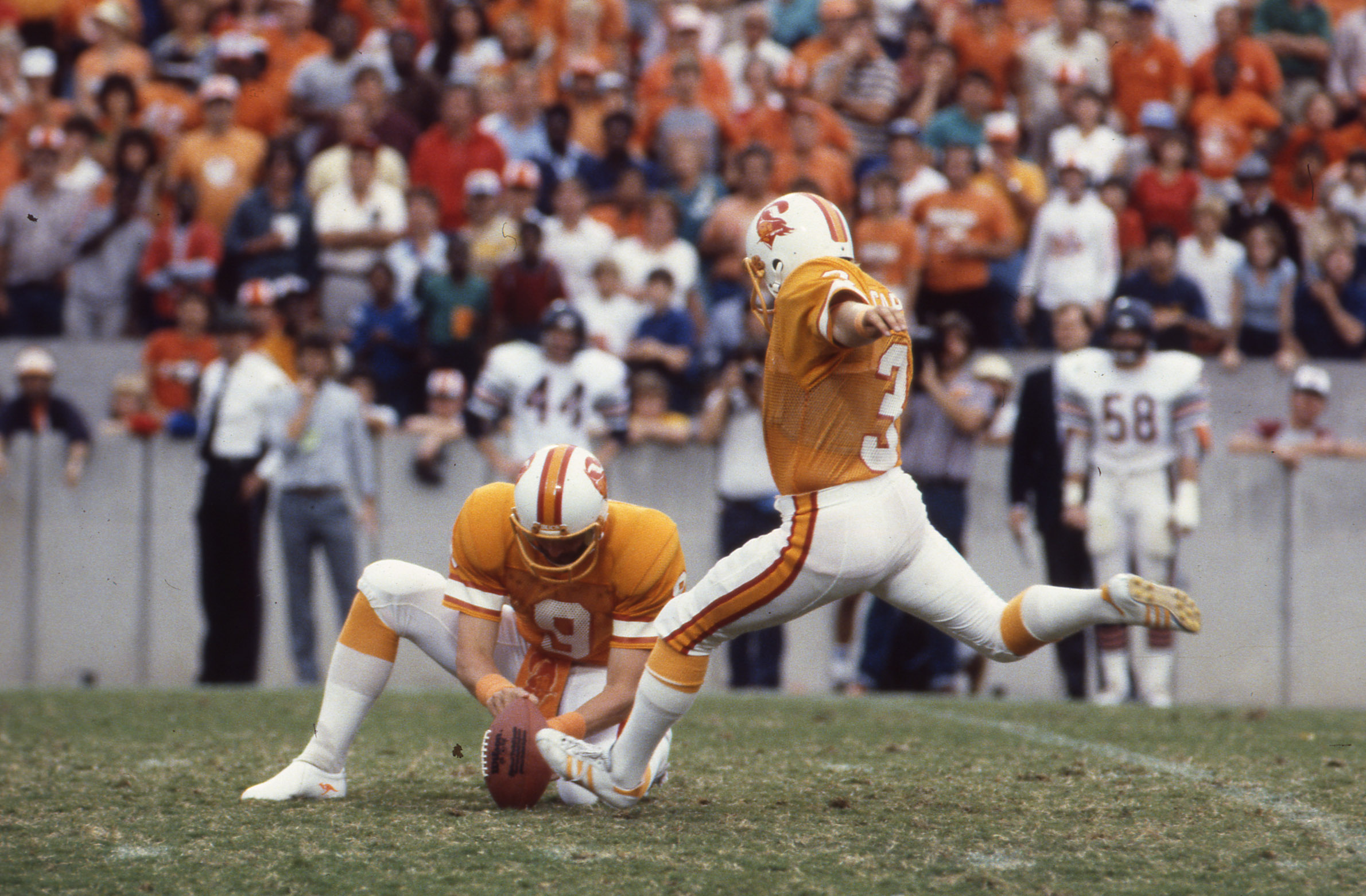 NFL Fans Loved Buccaneers New 'Creamsicle' Throwback Uniforms - Sports  Illustrated