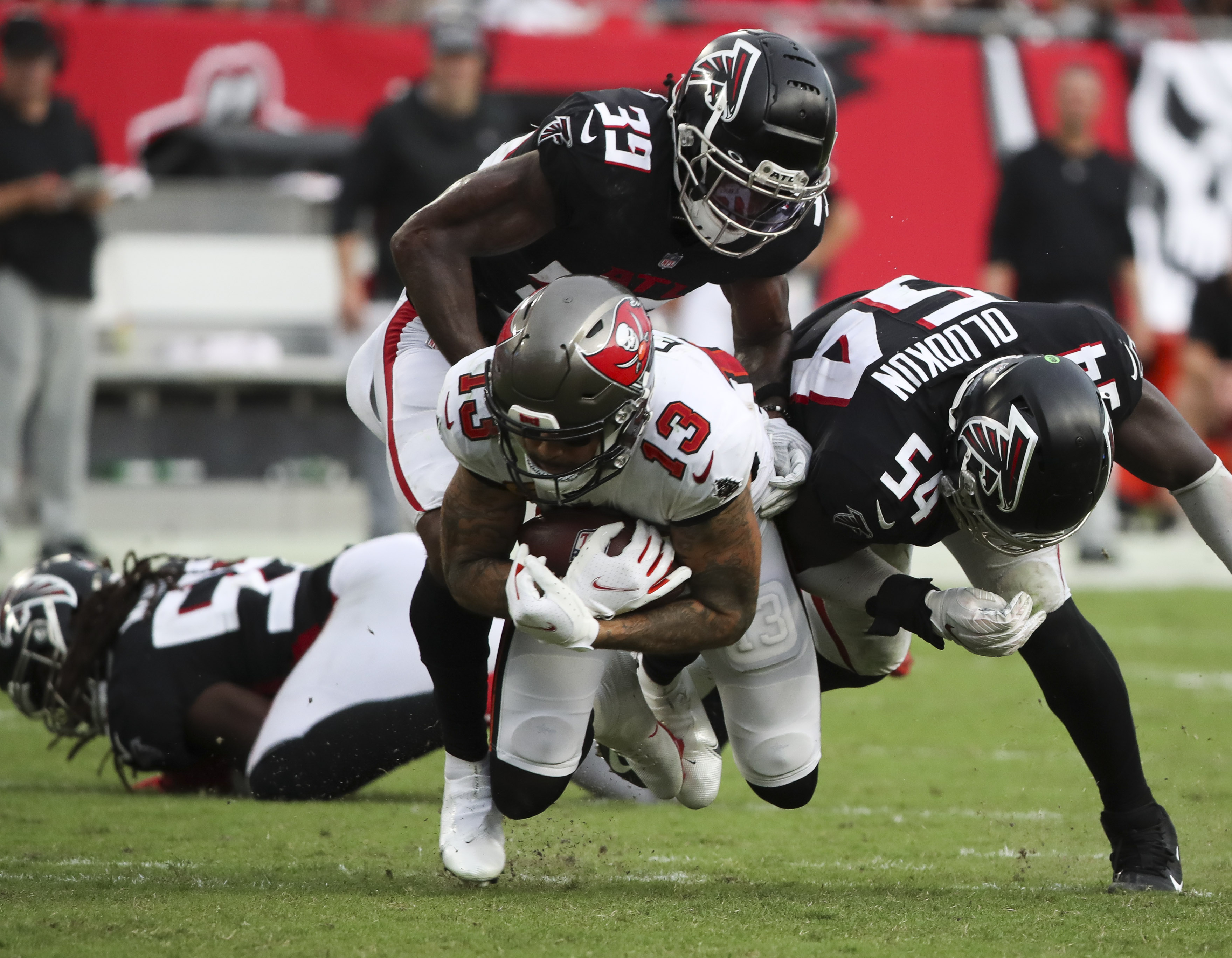 Live updates: Bucs beat Falcons, take over sole possession of first place