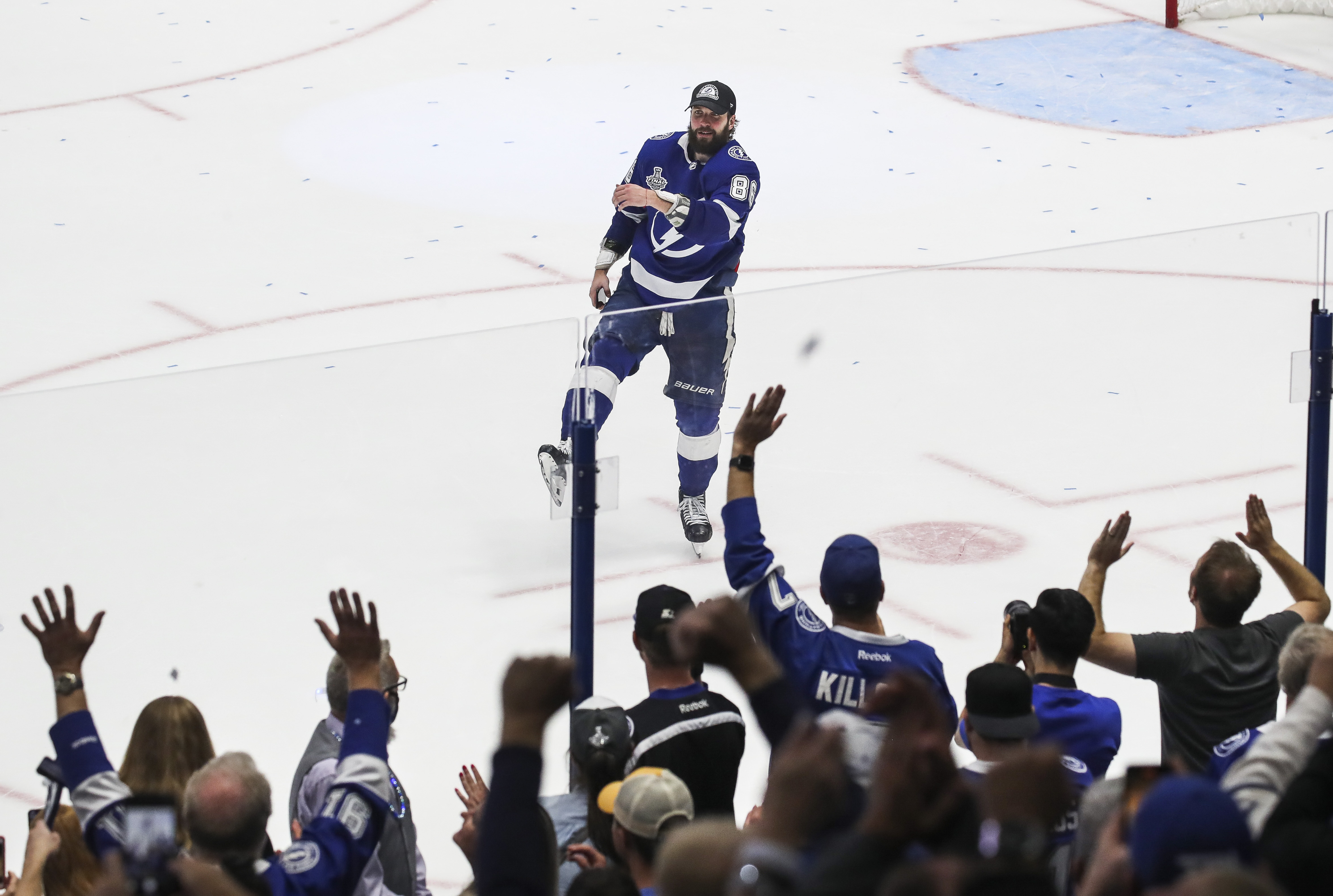 Tampa Bay Lightning Stars Chug Booze Out Of Stanley Cup After Win Over  Dallas