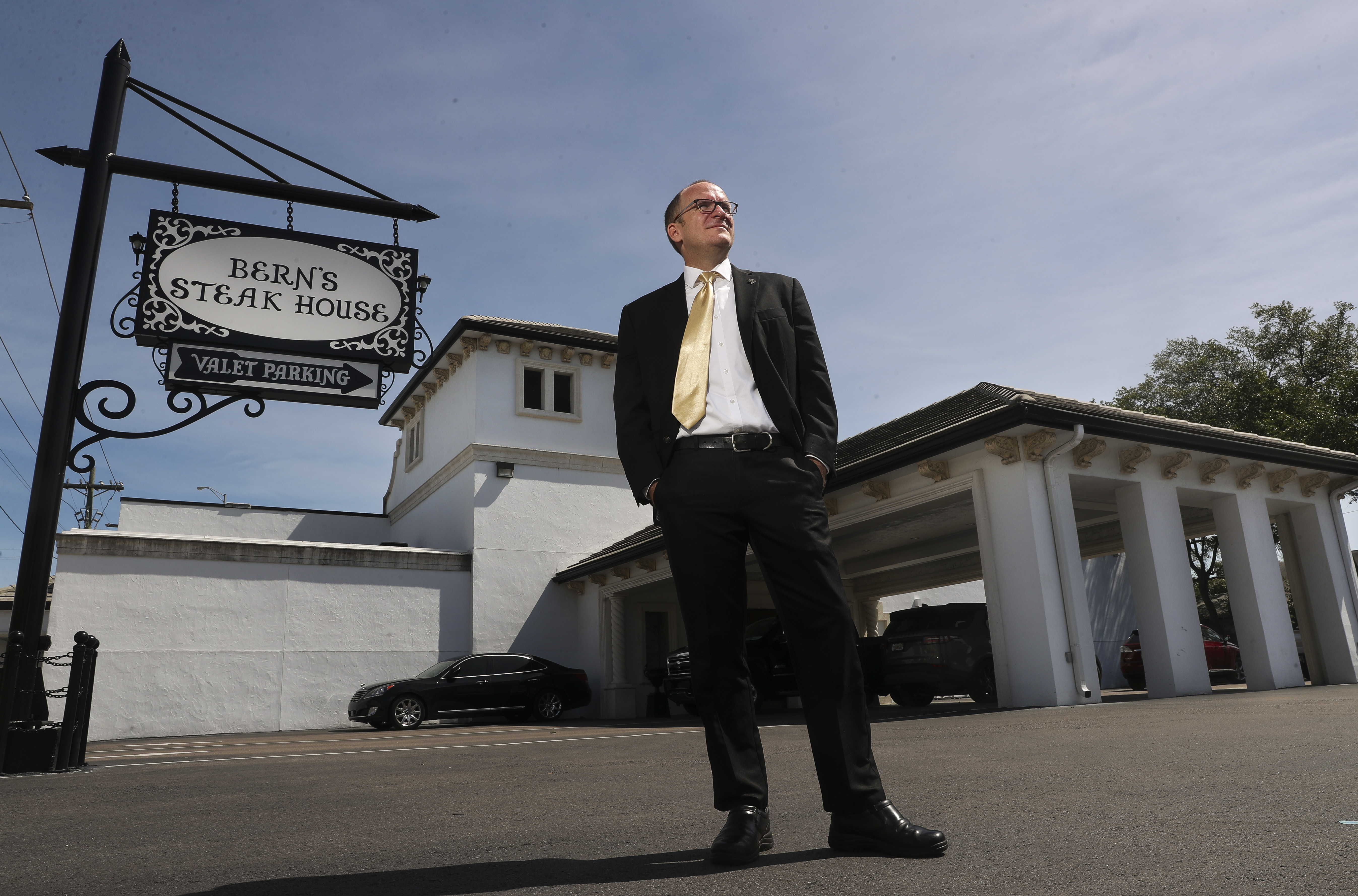 Longtime Bern's Steak House server adjusts to life away from the Tampa restaurant Longtime Bern's Steak House server adjusts to life away from the Tampa restaurant