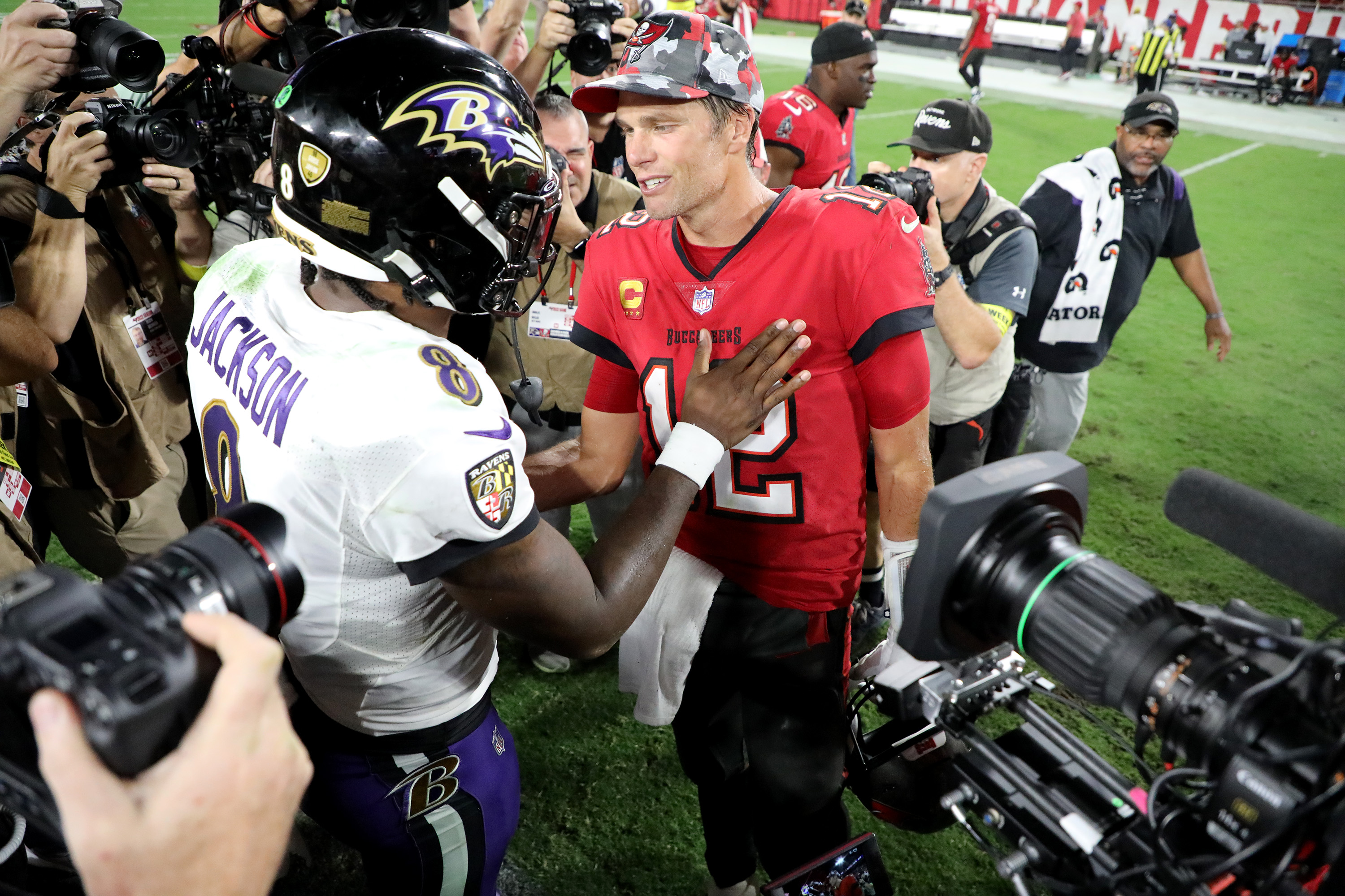 Baltimore Ravens defensive tackle Justin Madubuike (92) puts