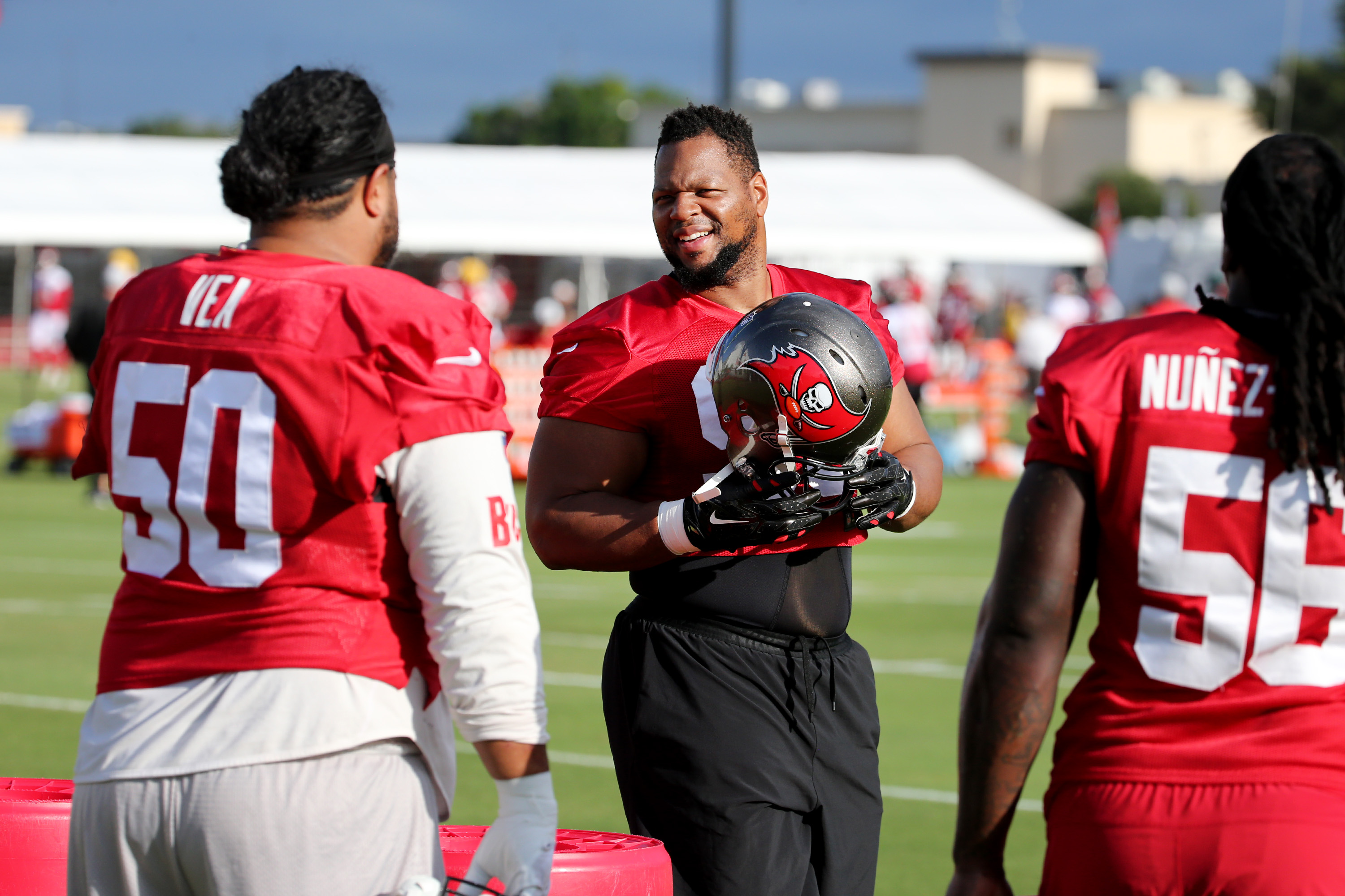 Zach Goodall on X: Tom Brady warming up, catching snaps from rookie Kyle  Trask. Today marks their first #Bucs practice together.   / X