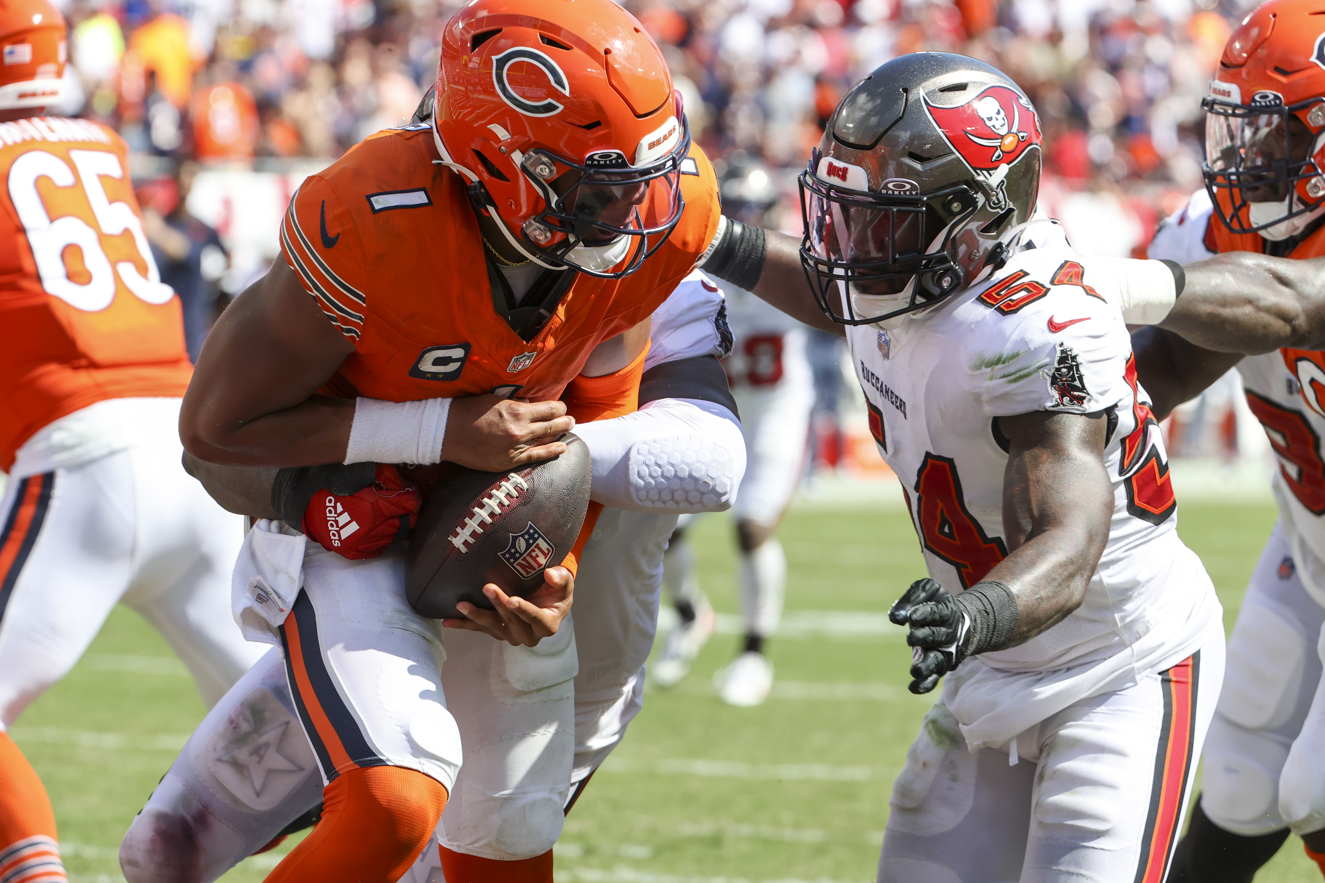 Bucs' Lavonte David has worn creamsicle, but his game isn't antiquated