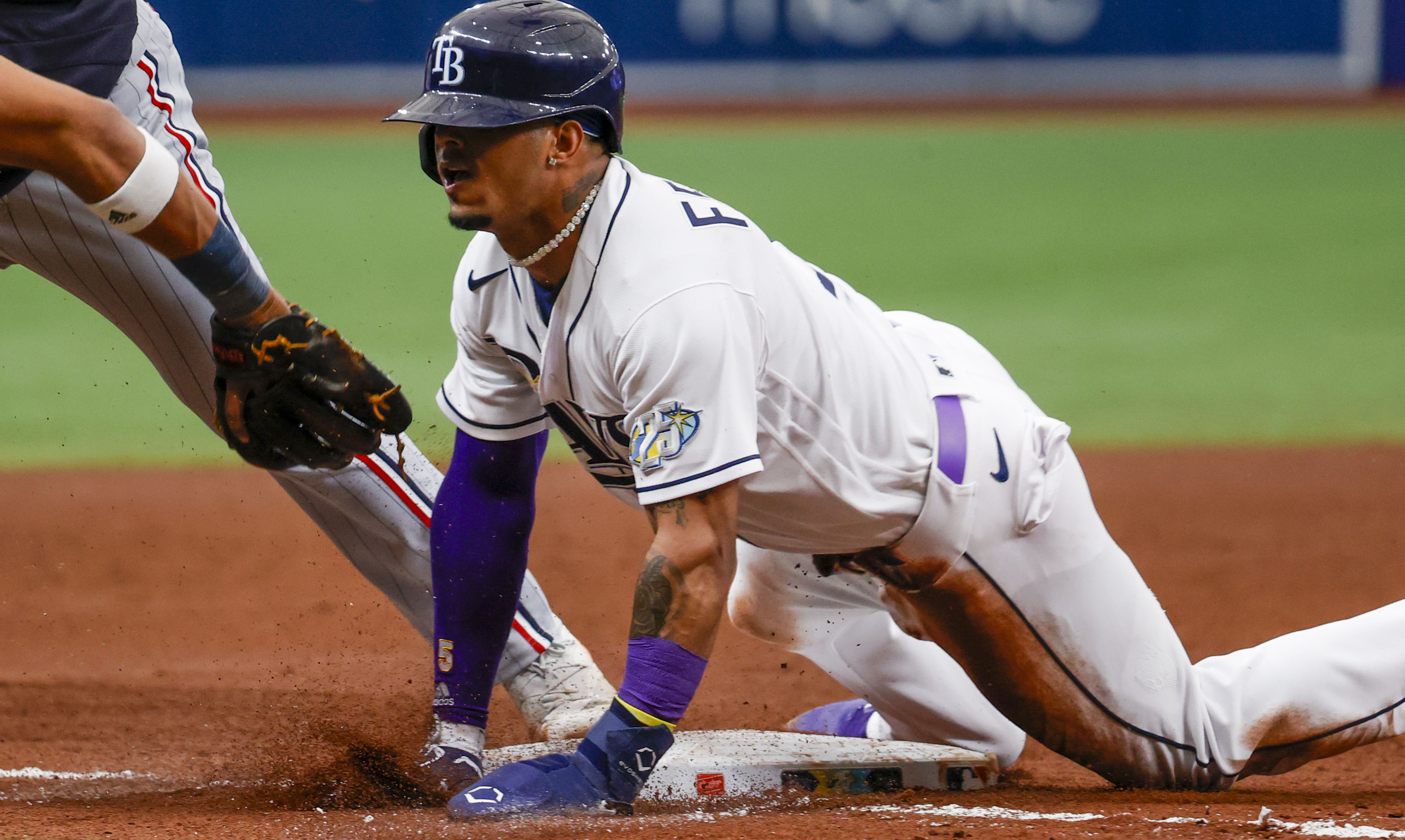 Rays win sixth straight, complete sweep over Twins