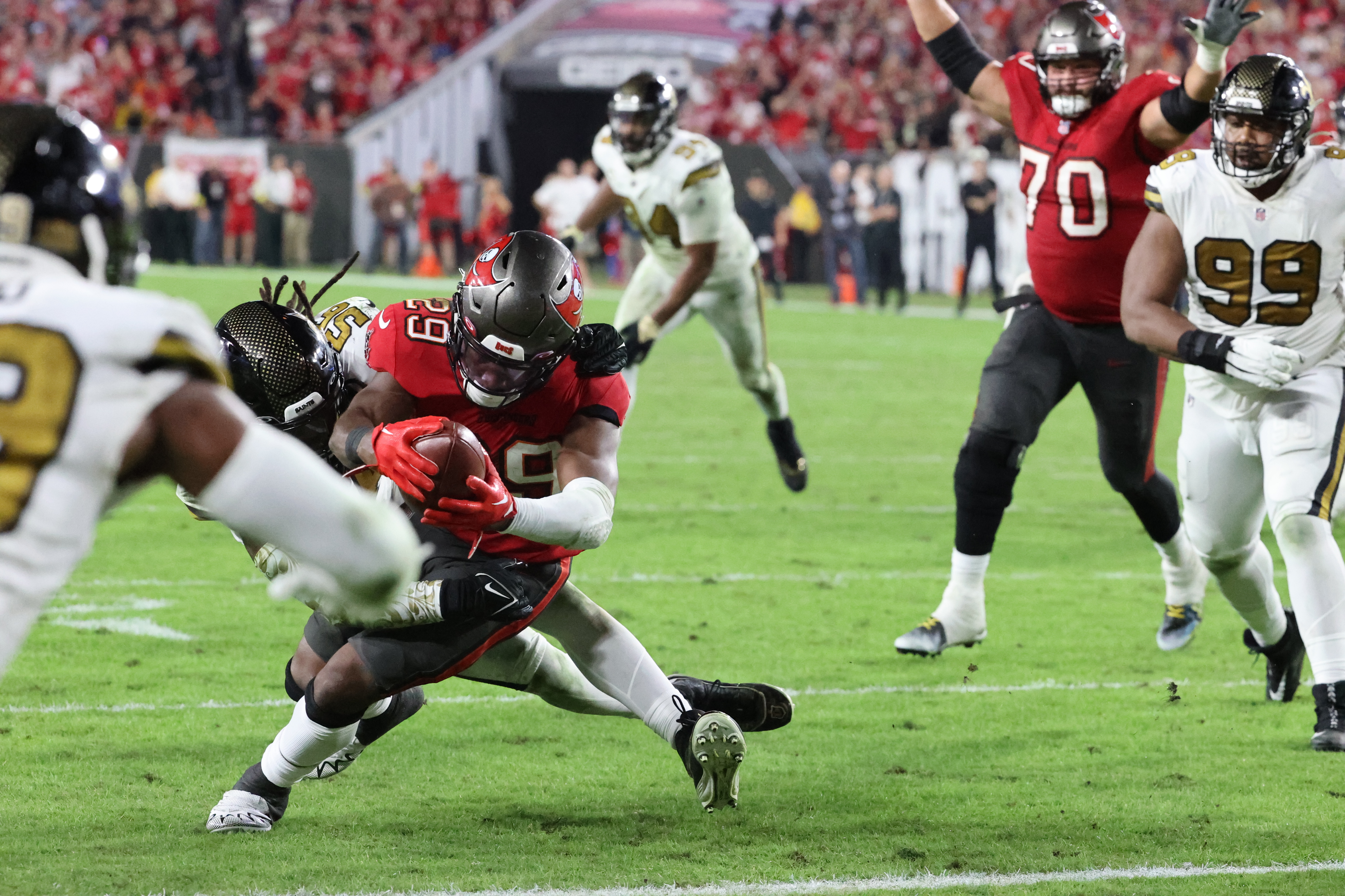 Bucs stifle Saints to take control of the NFC South