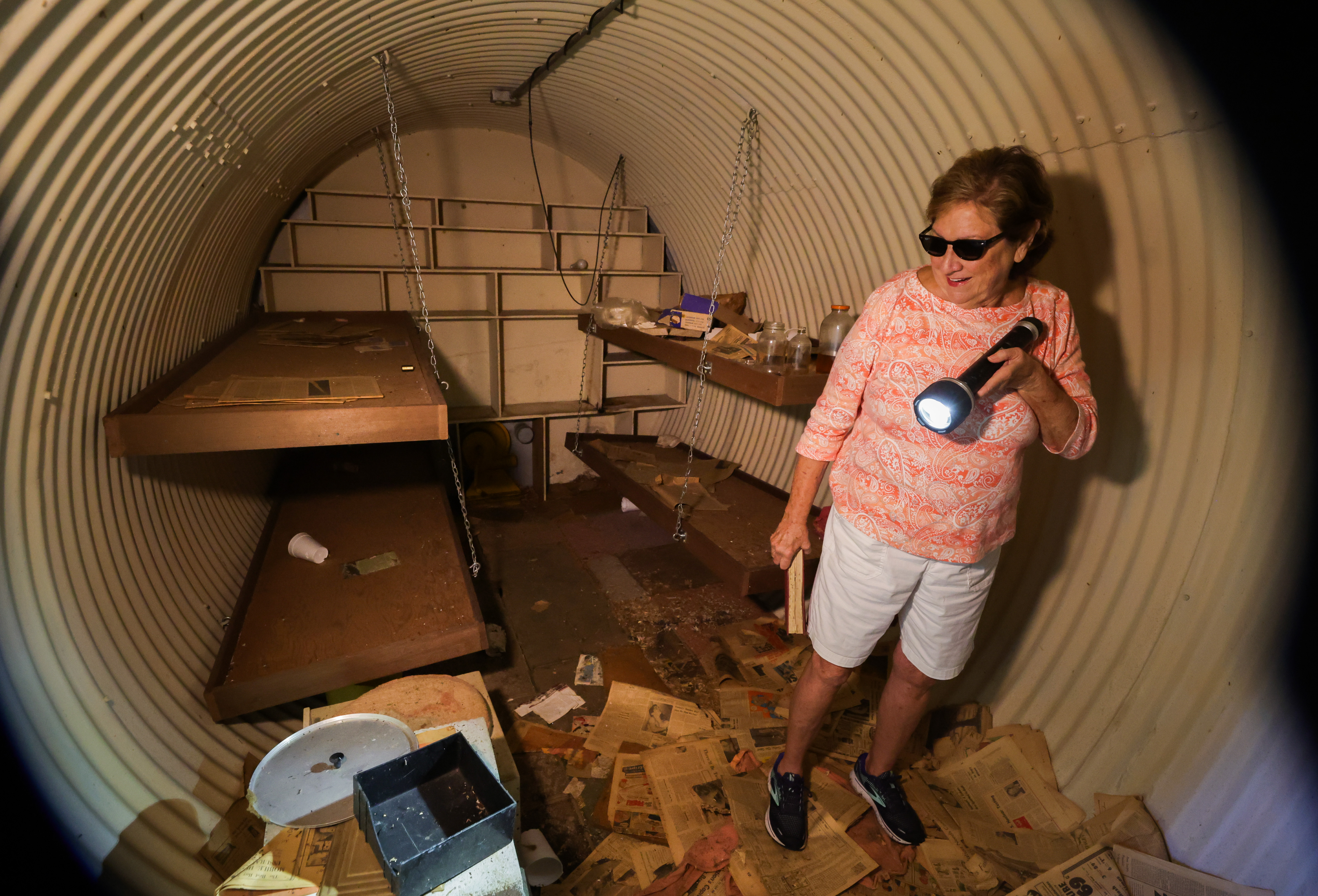 Step inside this St. Petersburg woman's backyard bomb shelter, image size:5766x3922