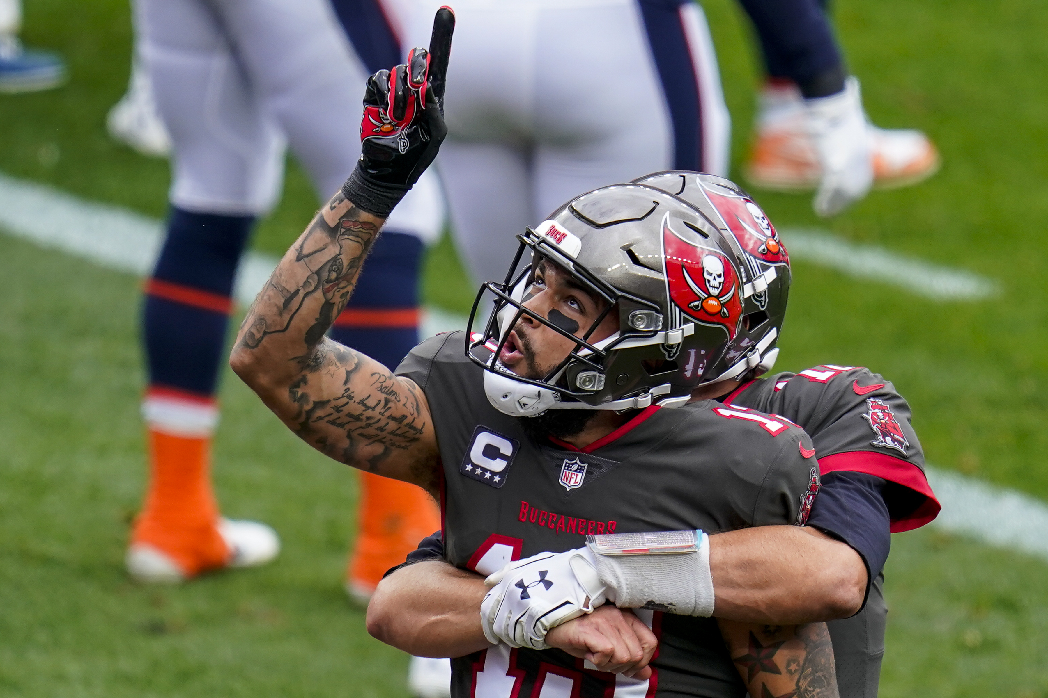 Mike Evans downplays war of words with Keenan Allen as Chargers come to town