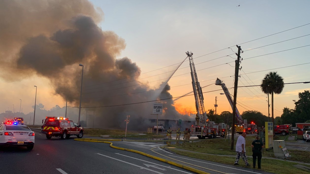 Crews battle fire at Hudson strip club, closing one lane of U.S. 19