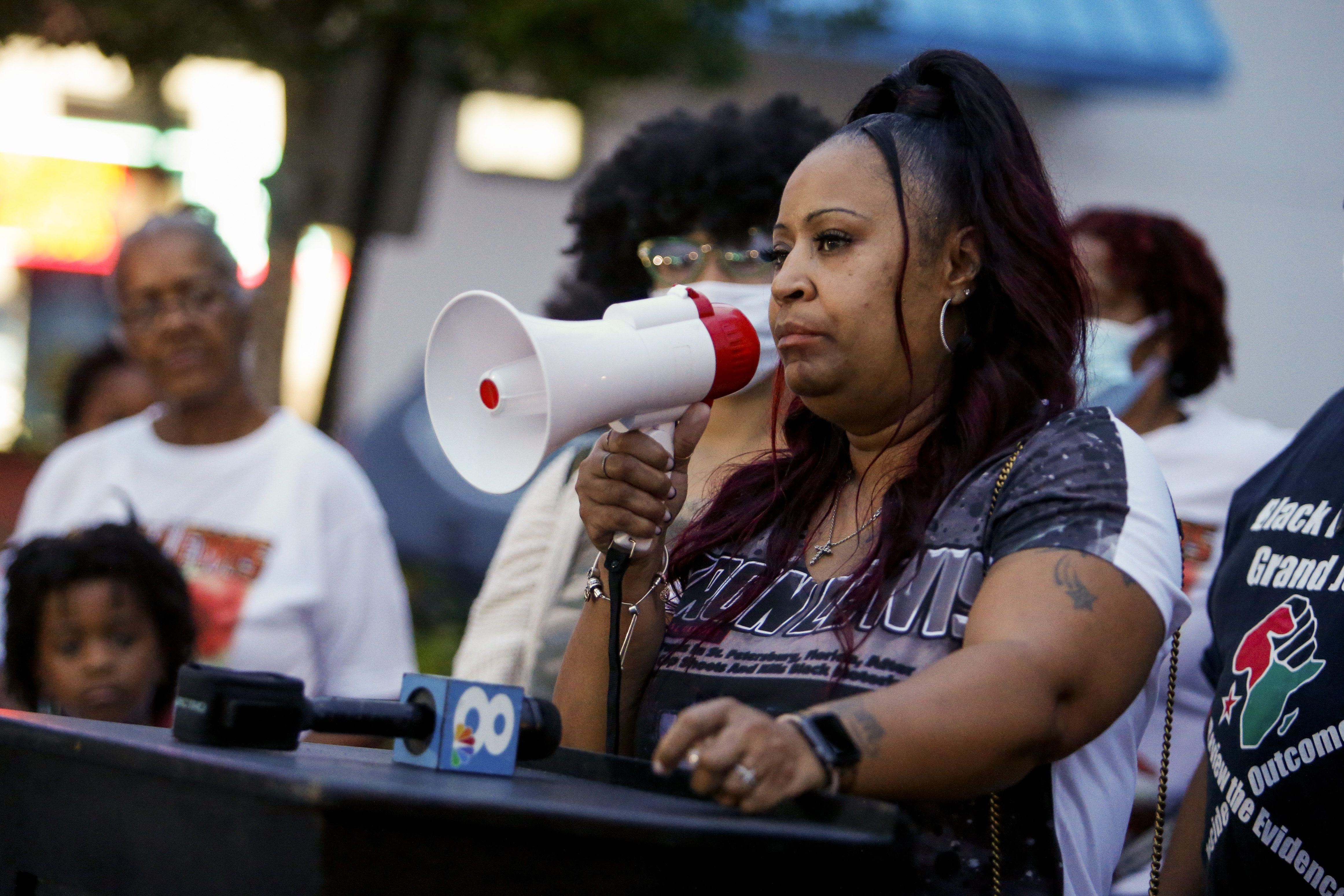 St. Petersburg police killed TyRon Lewis 25 years ago. His family still  grieves.