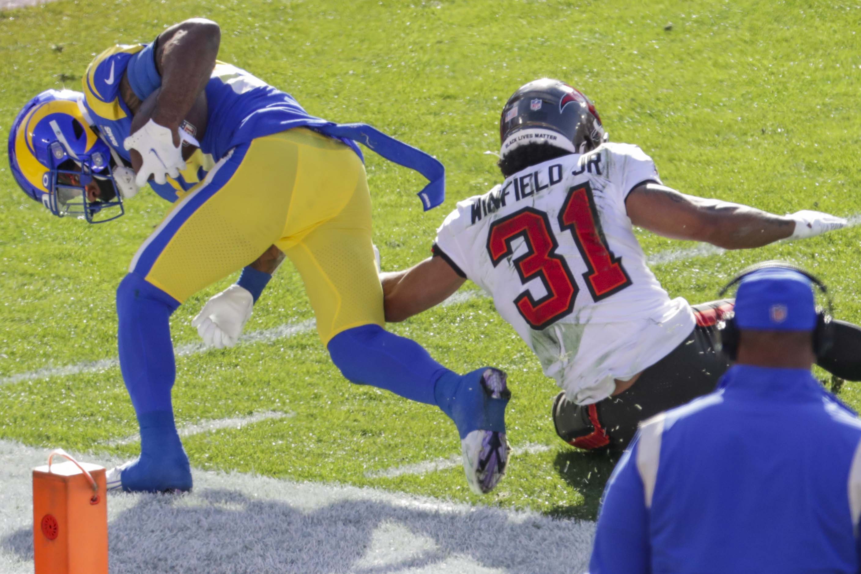 Tom Brady makes more NFL history in Tampa Bay Buccaneers 16-13 comeback  victory over the Los Angeles Rams - KESQ