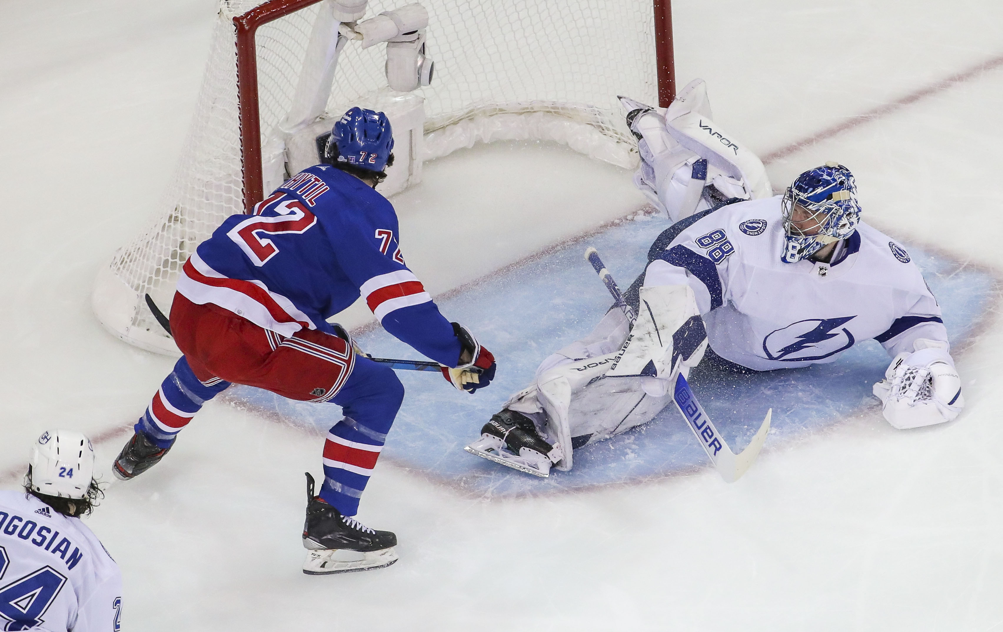 Vasilevskiy makes 42 saves, Bolts dump Montreal 3-1 to go up 2-0