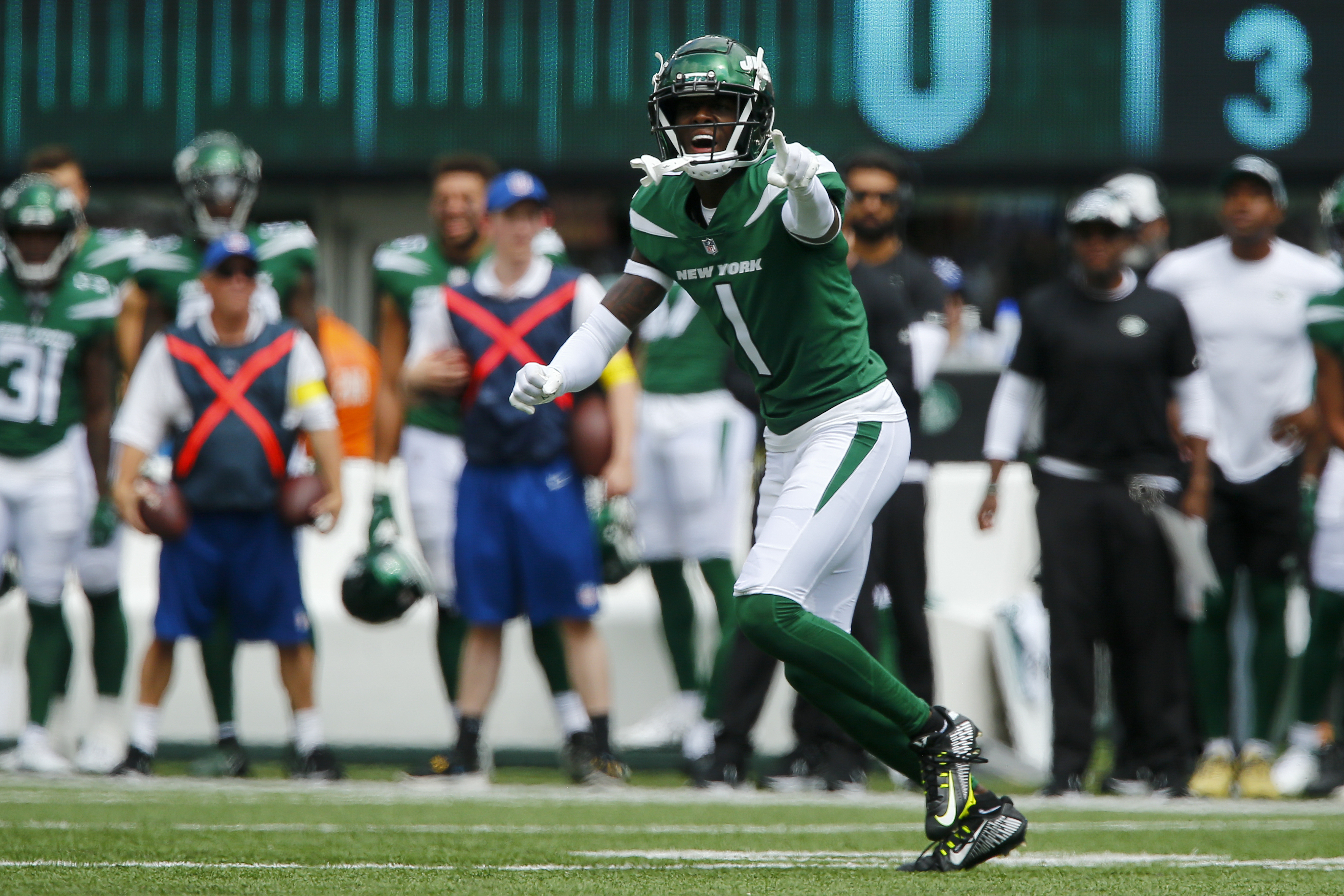 NFL Rookie Watch on X: Sauce Gardner vs Bills: • 7 TOT (led team) • 1 PD •  1 INT The Jets rookie CB SHOWED OUT against Buffalo 