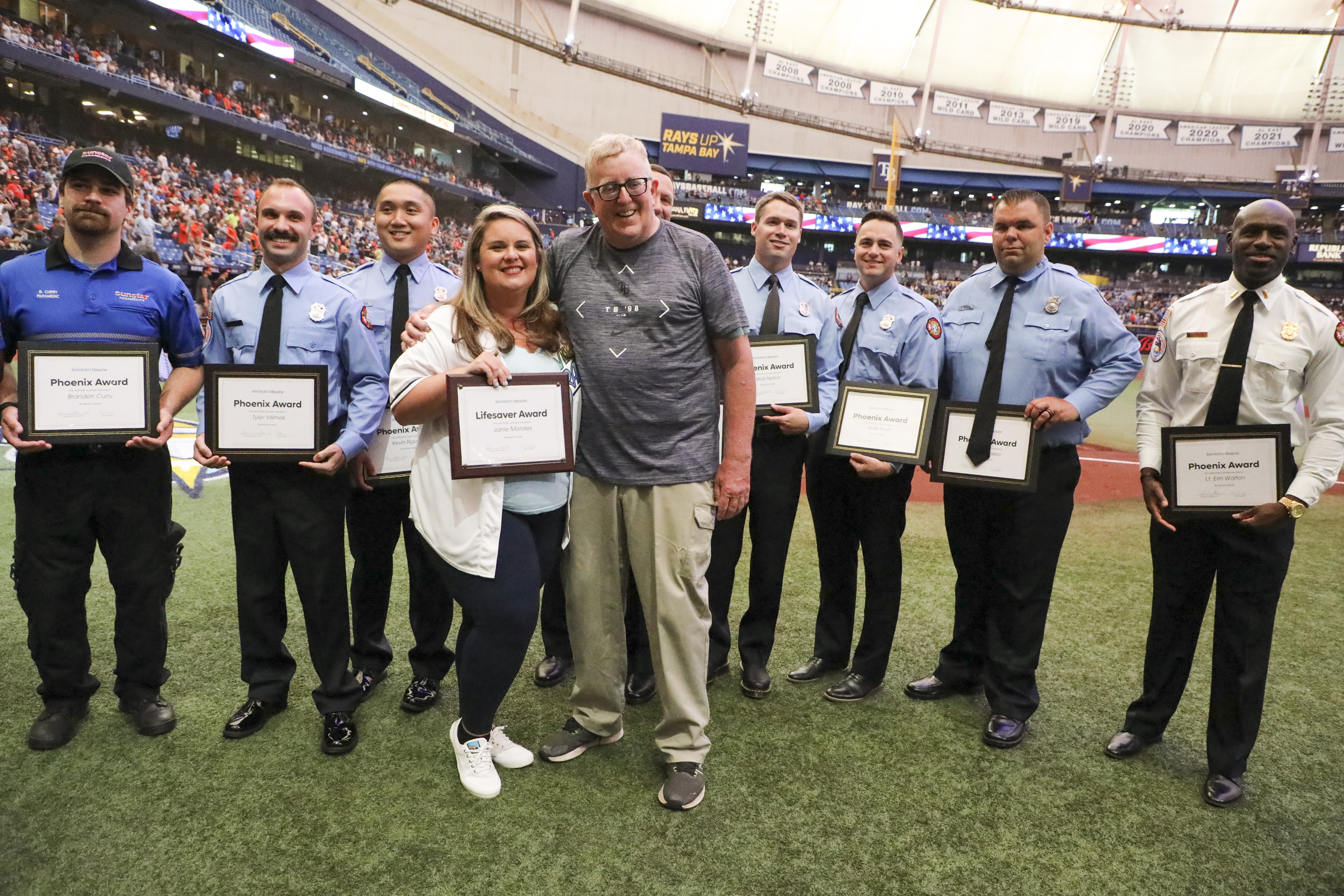 Arozarena's mom throws first pitch, watches son in MLB for 1st time at  Rays-Rangers Game 1 Florida & Sun News - Bally Sports