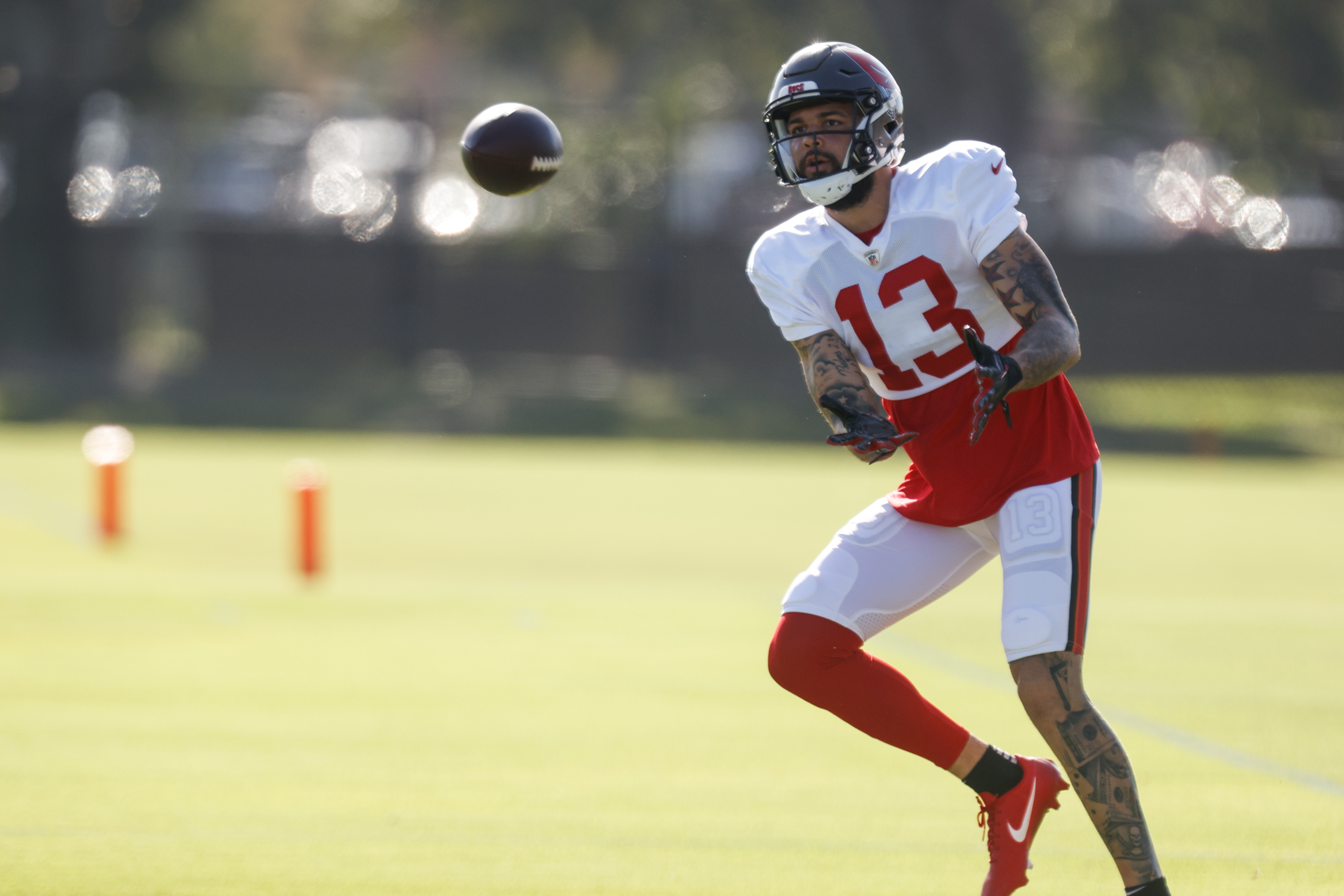 Report: Bucs WR Mike Evans to have MRI on hamstring