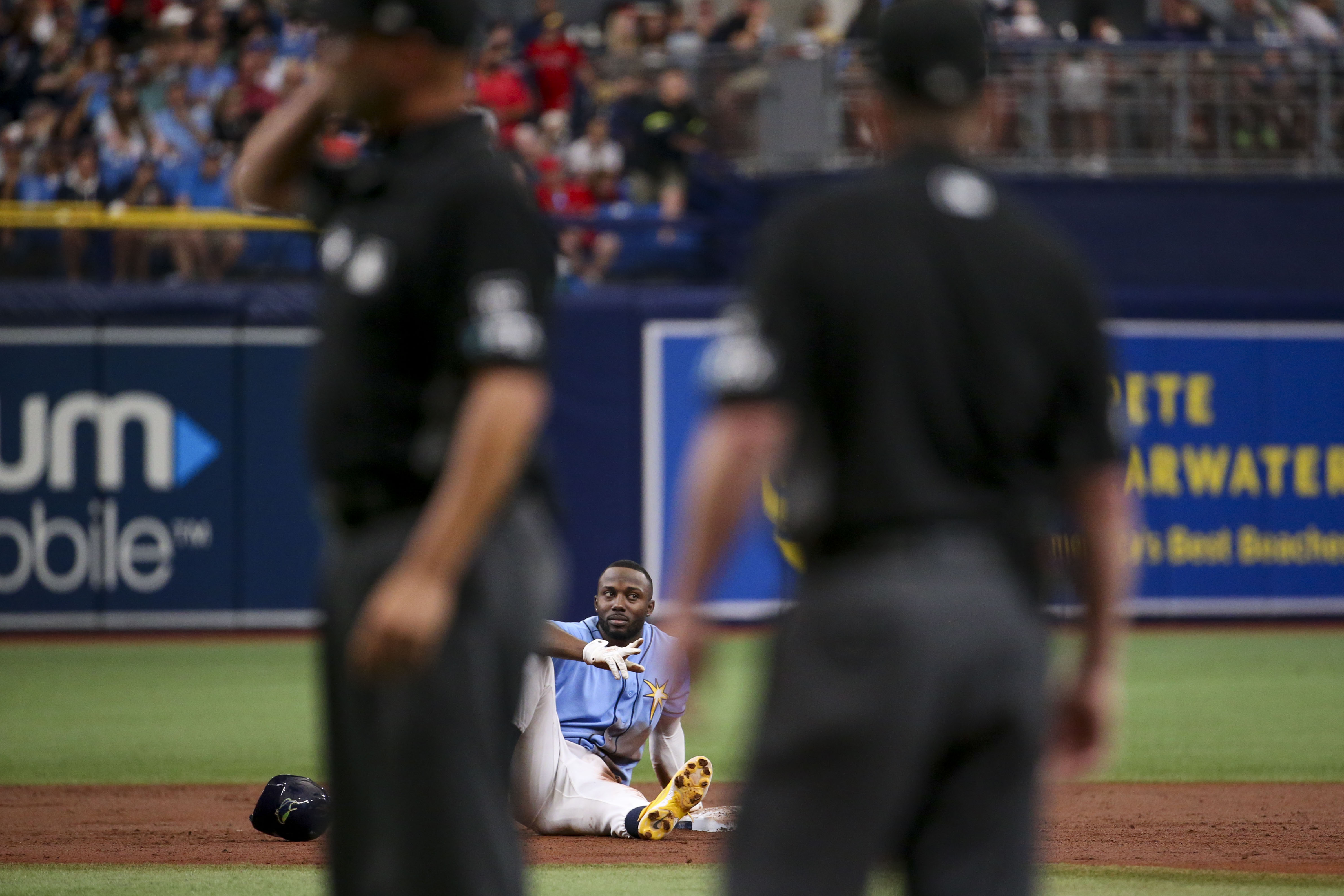 Rays' catchers using wristbands amid rotation experiment